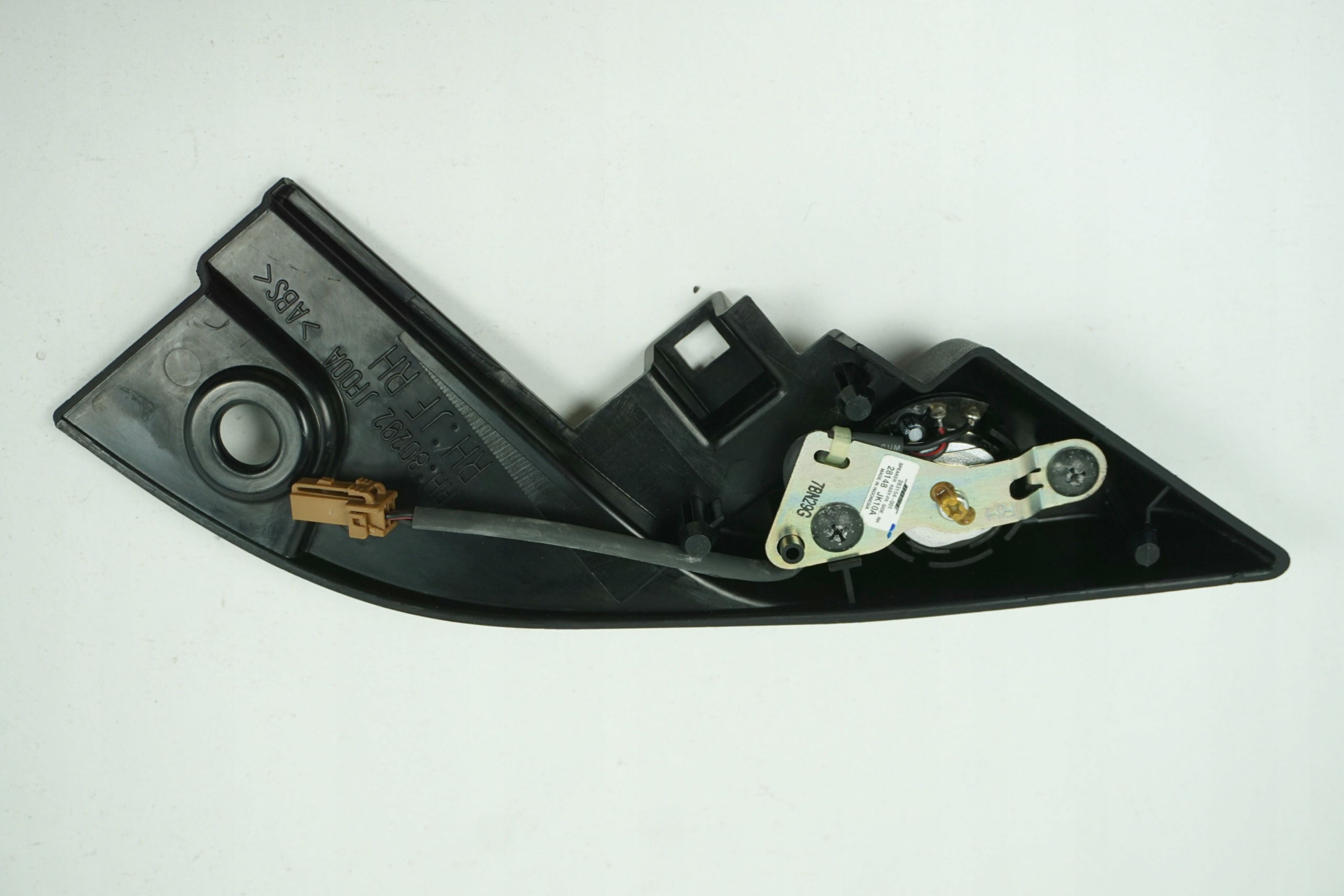 Trojkat Oslona Prawa Nissan GTR R35 80292 JF00A Part manufacturer Nissan original OE