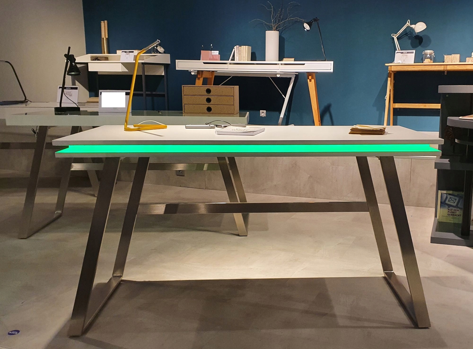 Biurko Tiflis białe toaletka lakier mat +LED Głębokość mebla 60 cm