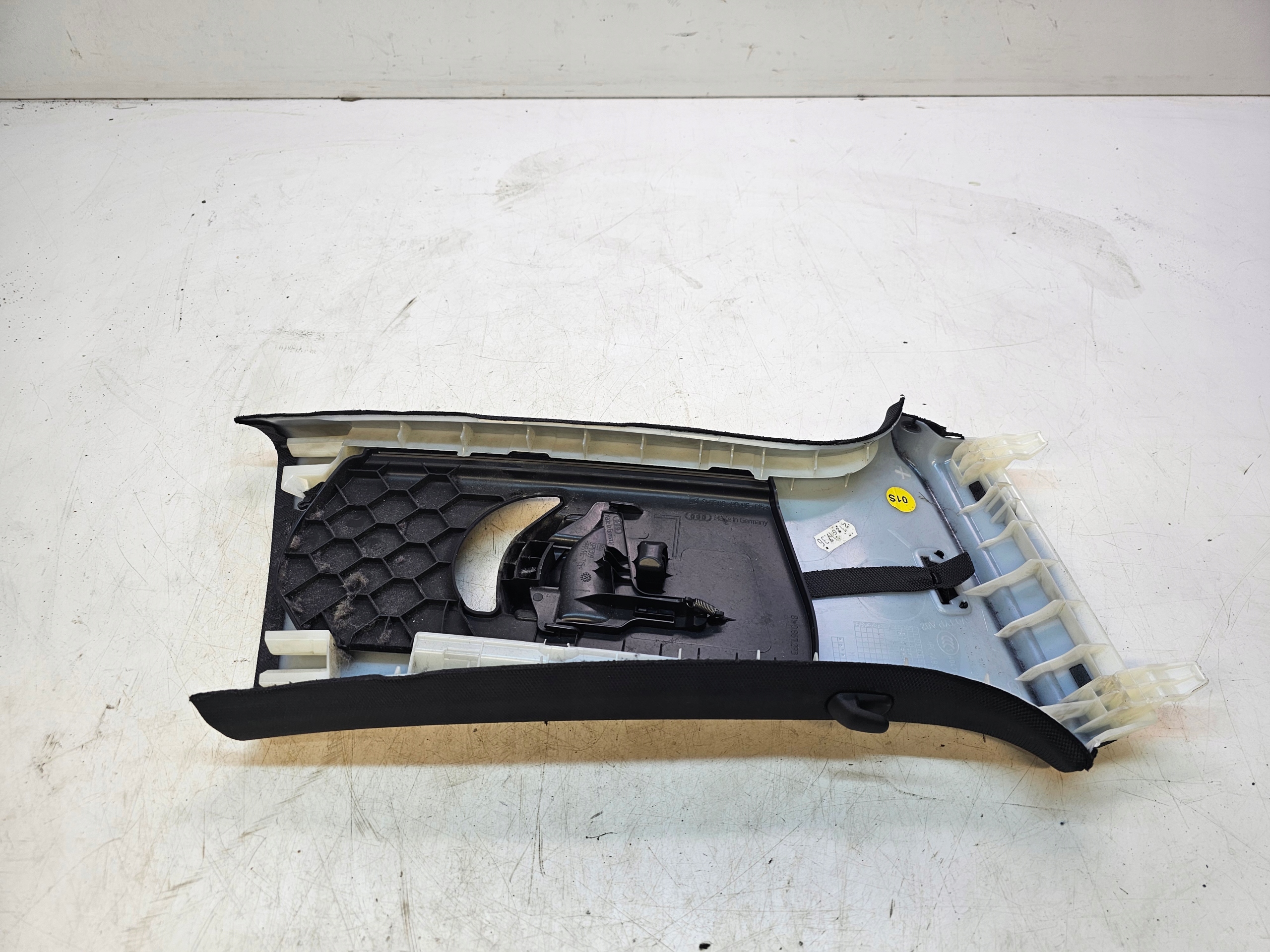 cover SLUPKA B left AUDI A4 B9 AVANT 8W0867243D