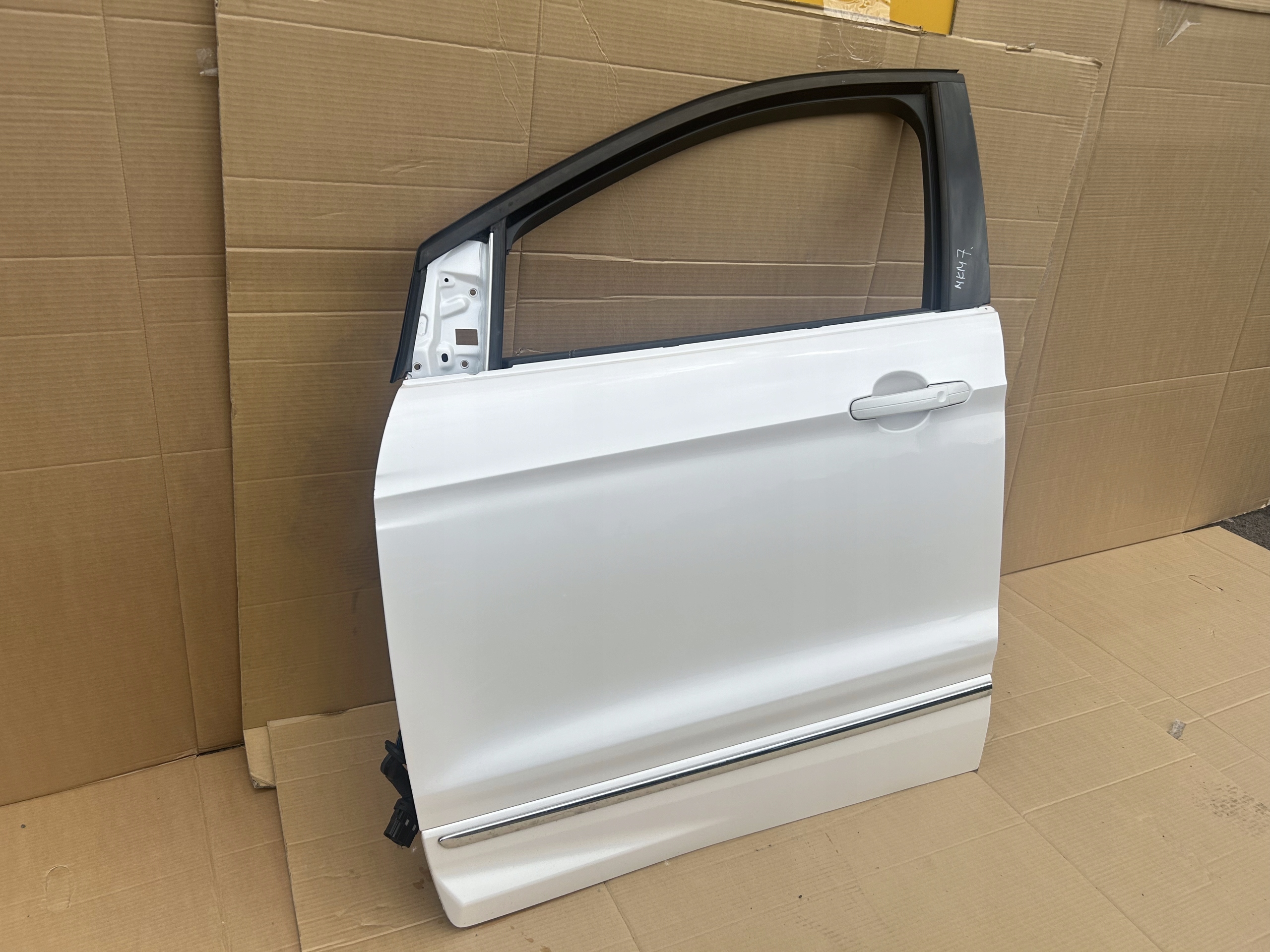 FORD KUGA MK2 LIFT 2012-2019 door left front BIALA PERLA