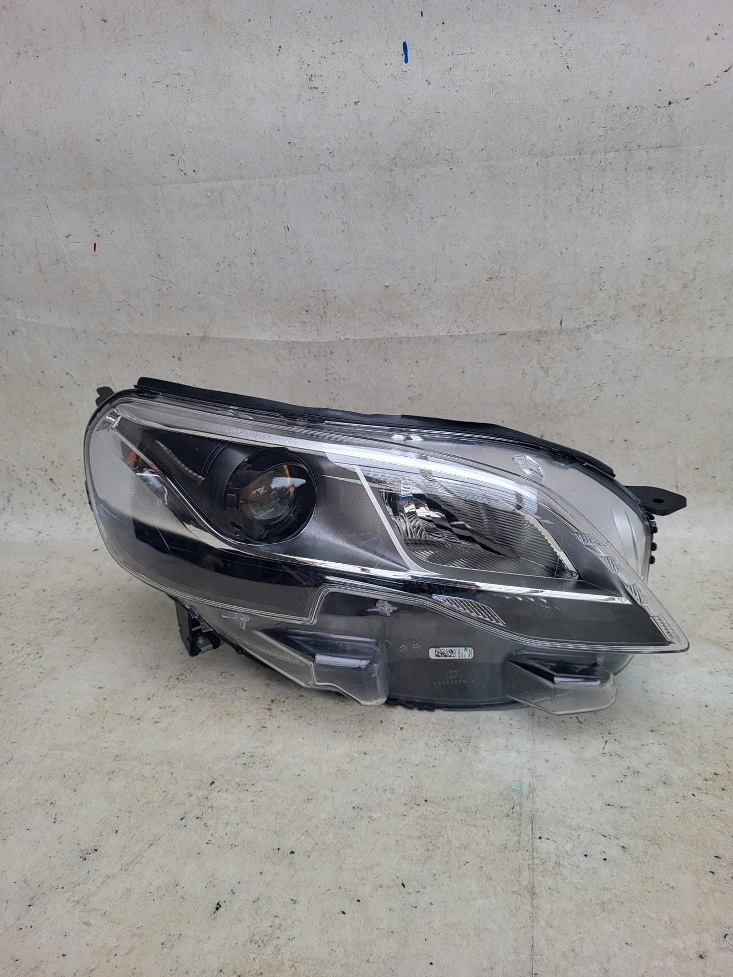PEUGEOT EXPERT III TRAVELLER 16- light right front front XENON