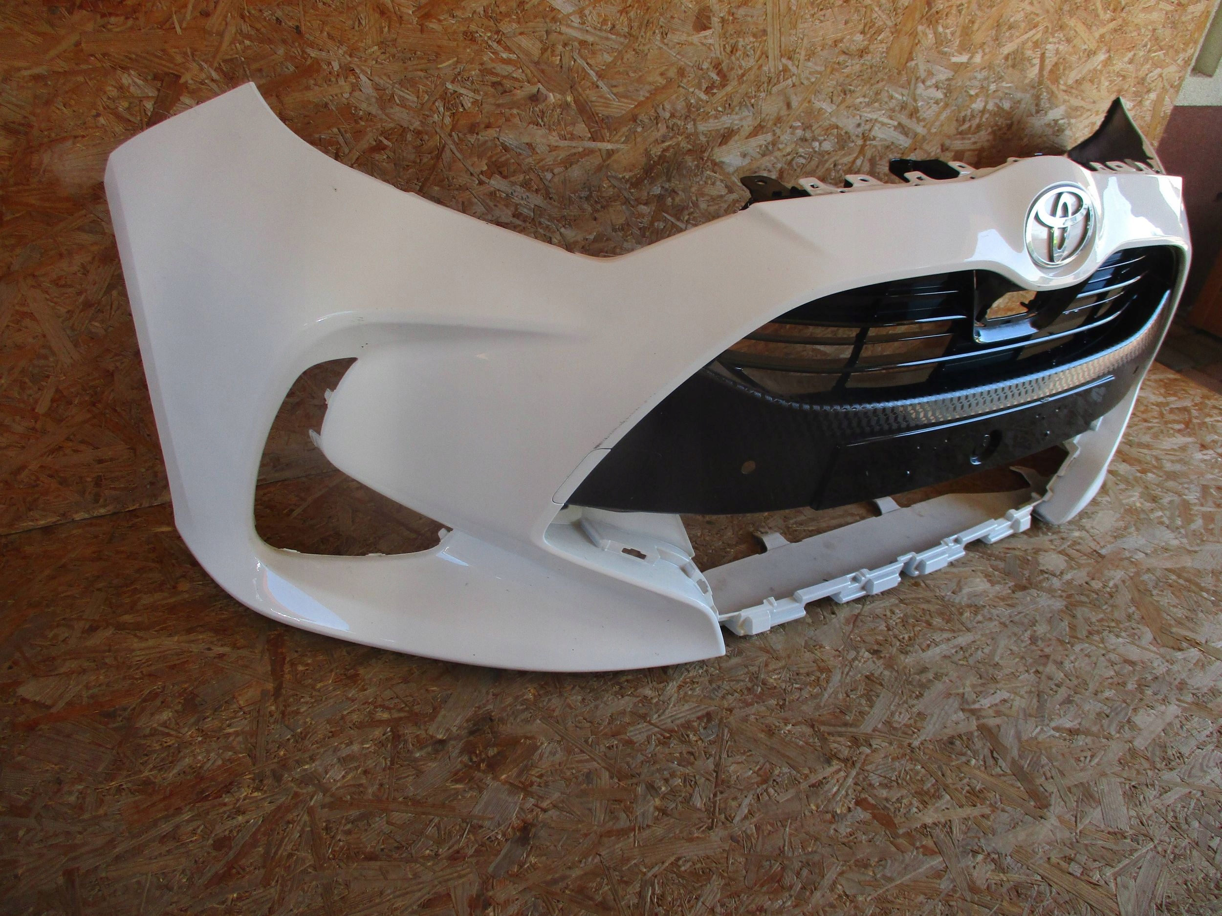 bumper front front TOYOTA YARIS IV