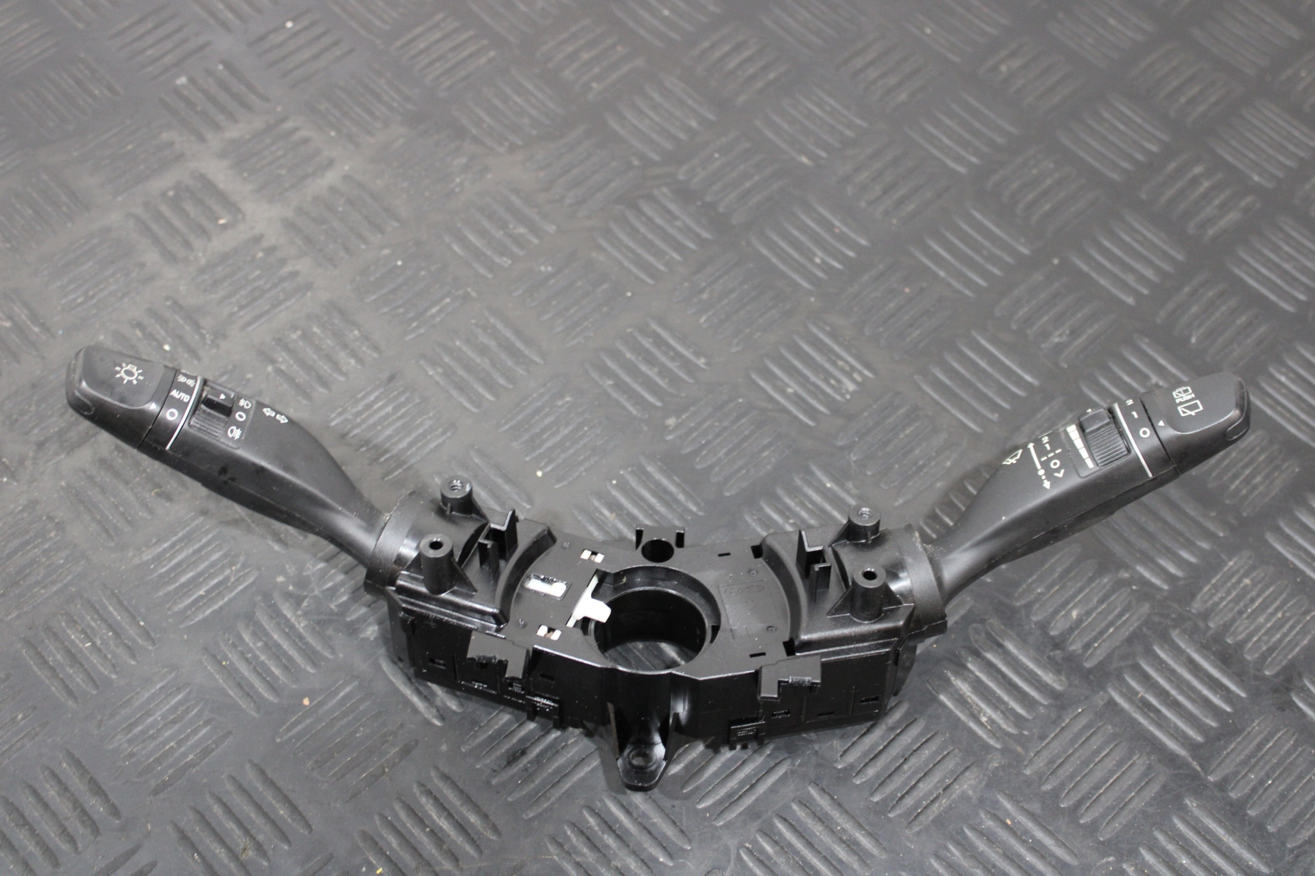 DEVIO LUCI DEVIO tergicristalli indicatori di direzione 93403-D3952 HYUNDAI TUCSON III 3 LIFT