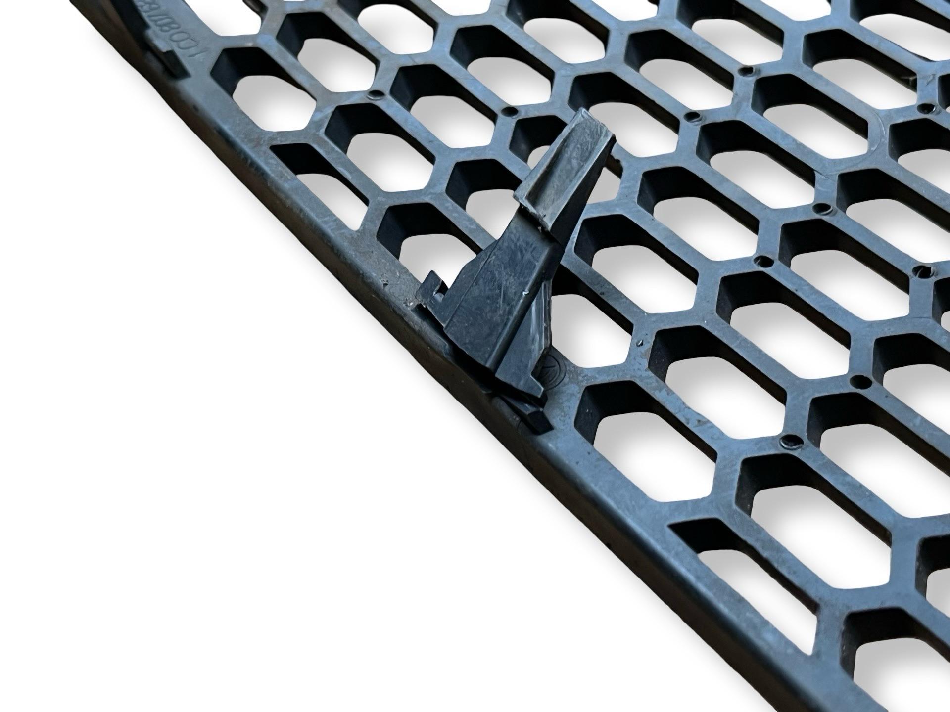 side grid of a bumper left side Volkswagen Beetle A4 facelift 2007