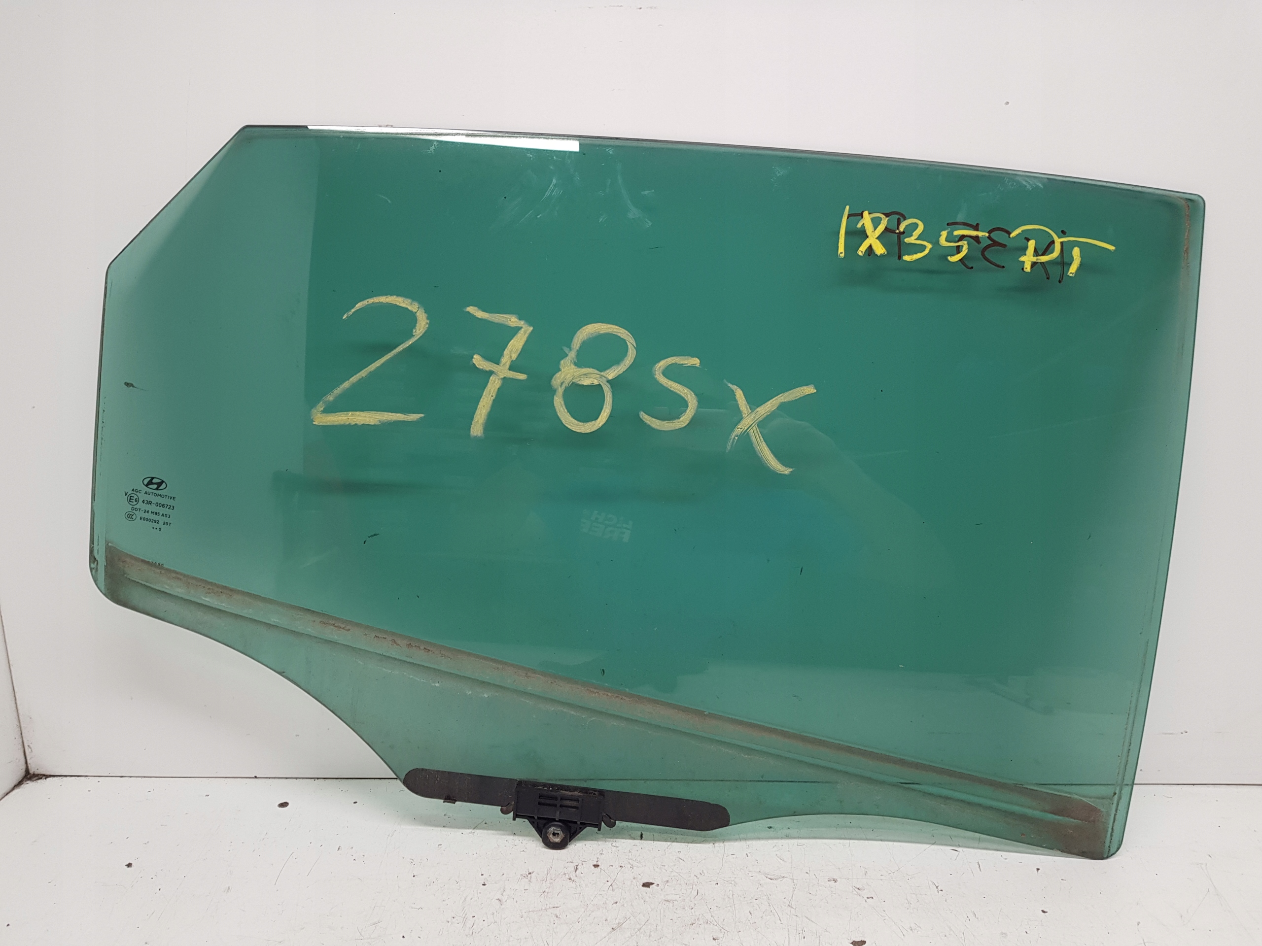 HYUNDAI IX35 window door right rear part 2009