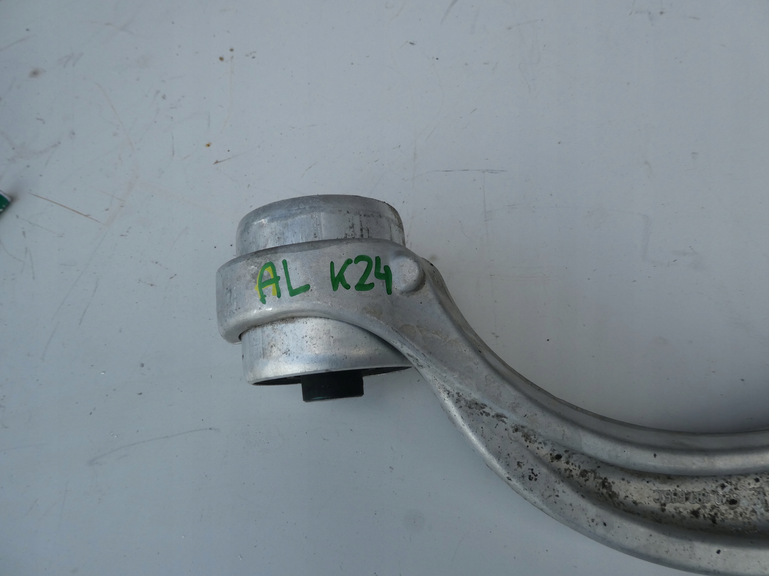 arm front front left AUDI Q7 4M0407695C