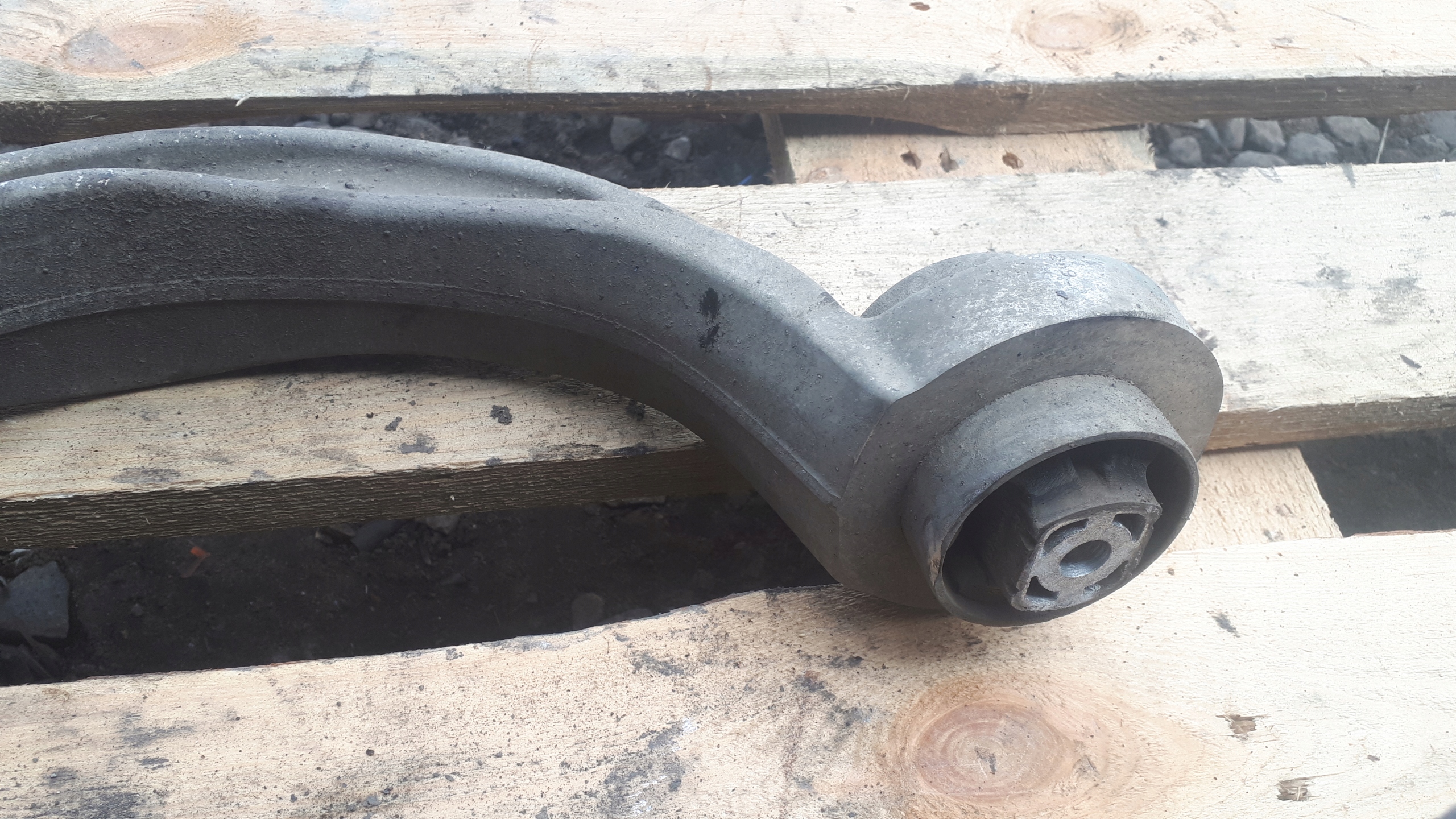 A4 B8 QUERLENKER LINKS VORNE VORNE 8K0407695F S4 S5