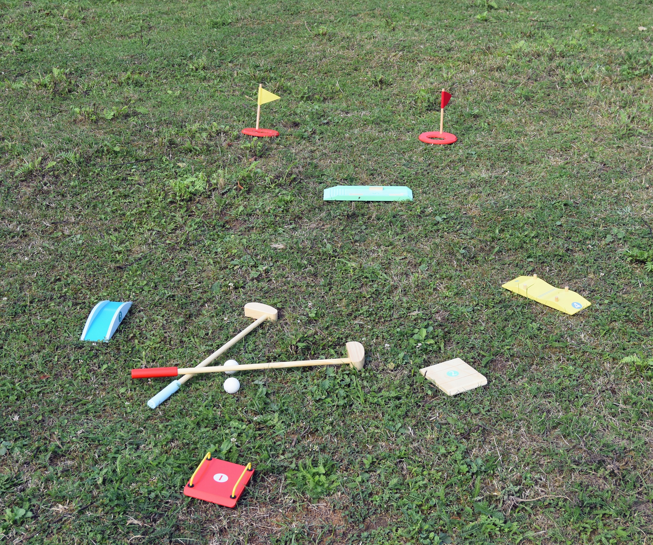 MINI GOLF ZRĘCZNOŚCIOWA GRA OGRODOWA DLA DZIECI DREWNIANA LELIN Bohater brak