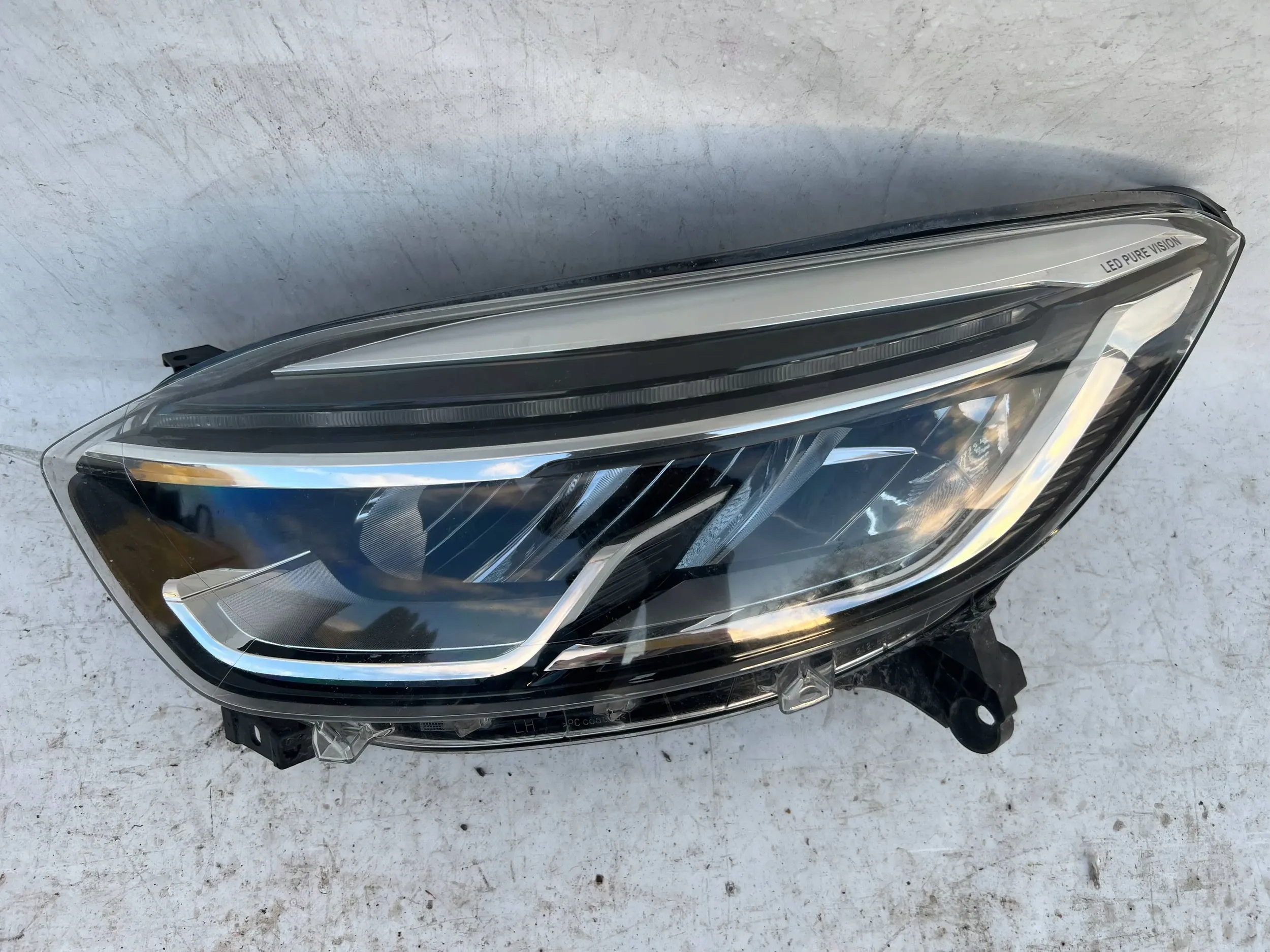 LAMPA RENAULT CAPTUR LIFT 2016 LED PURE LED VISION EUROPA LEWA PRZÓD