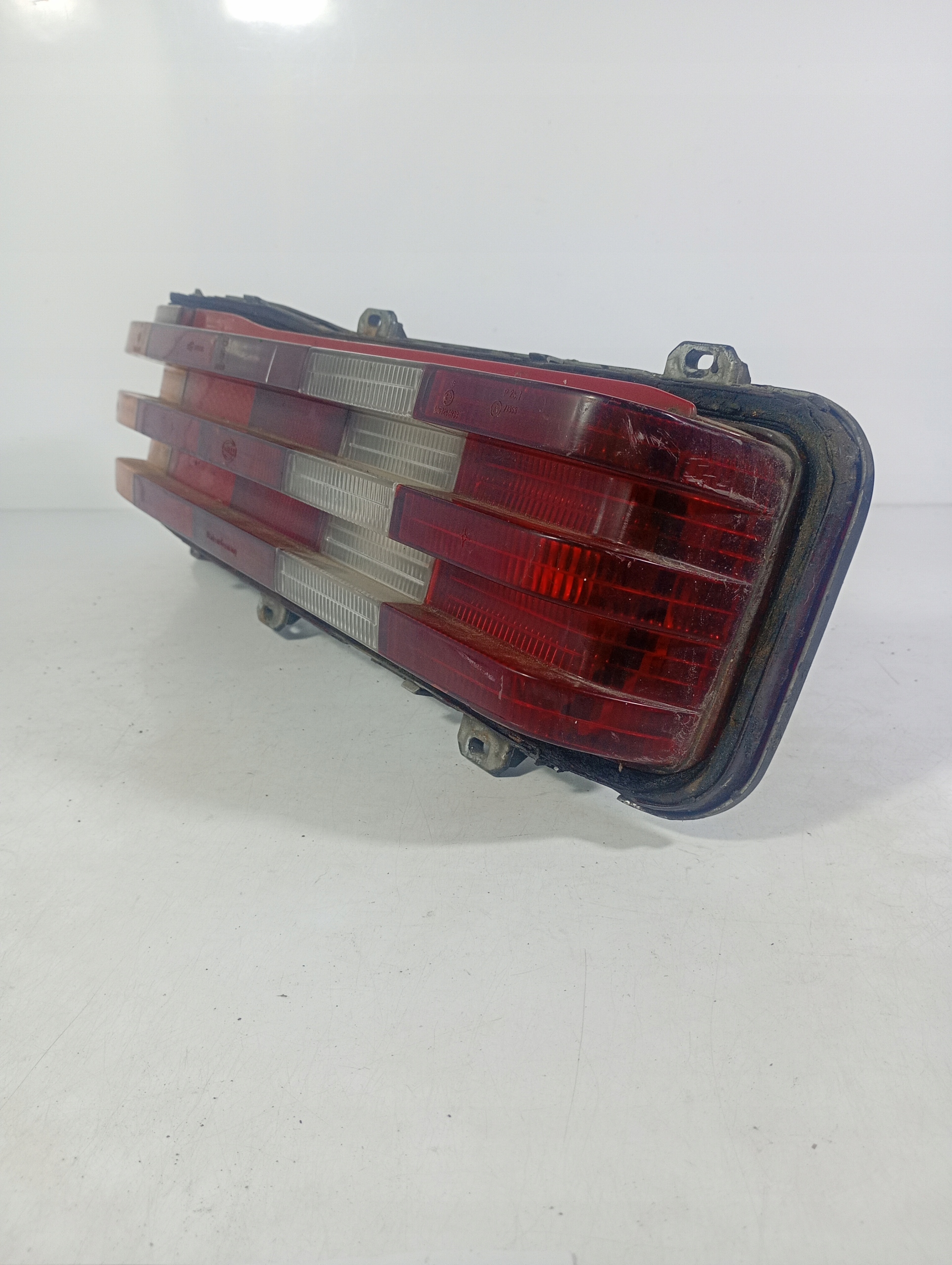 Mercedes W123 75-86 light left rear rear part
