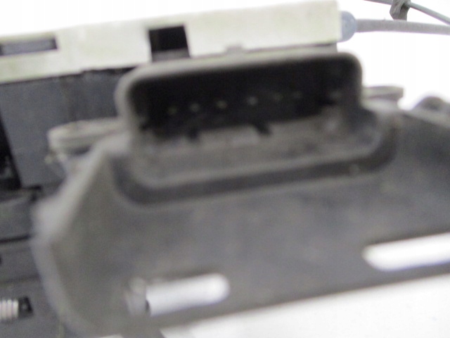 CITROEN C4 PICASSO ZAMEK DRZWI LEWY PRZÓD 6 PIN 24090816 Typ samochodu Samochody osobowe