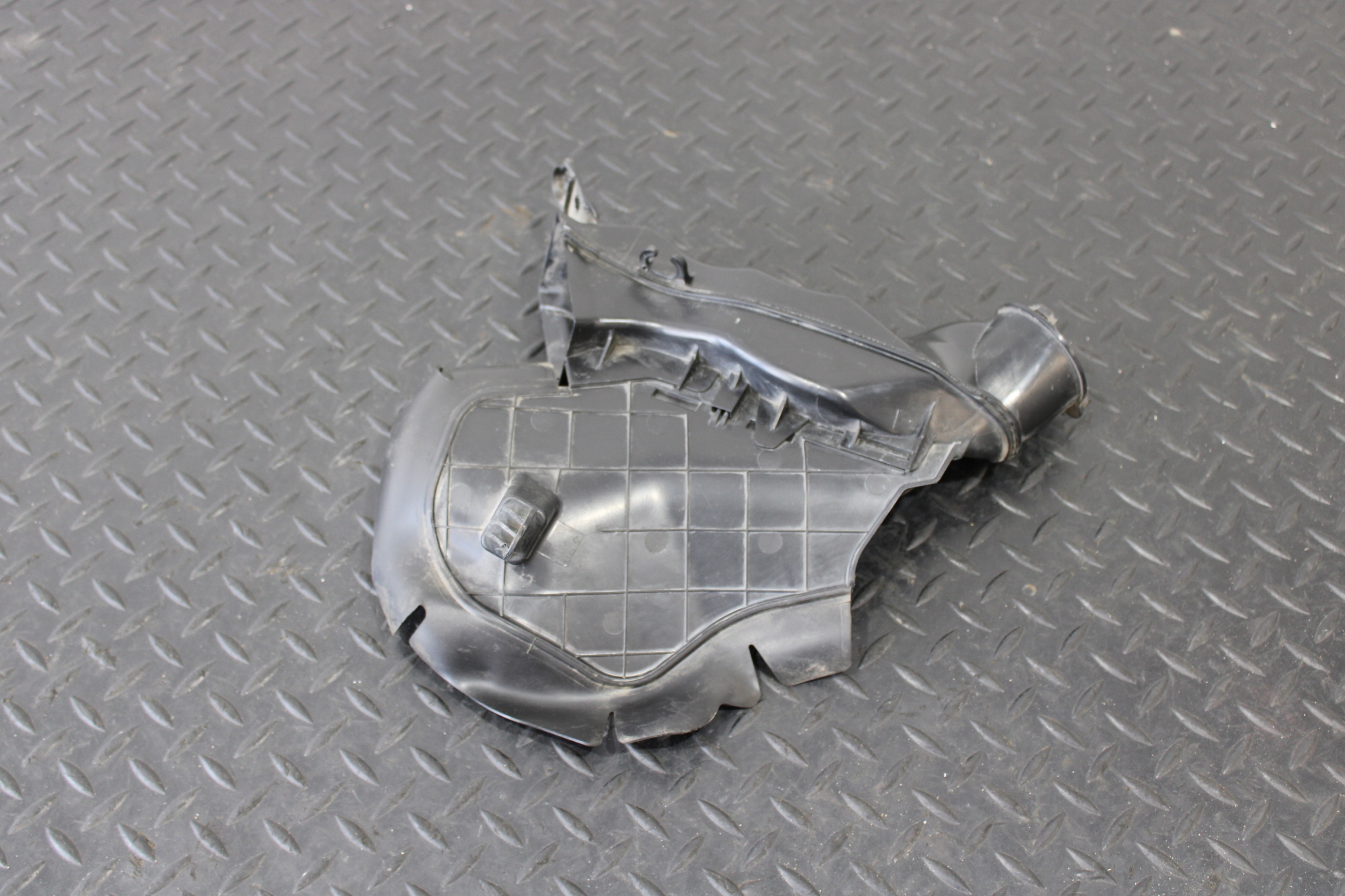 intake air left BMW X1 F48 7385249