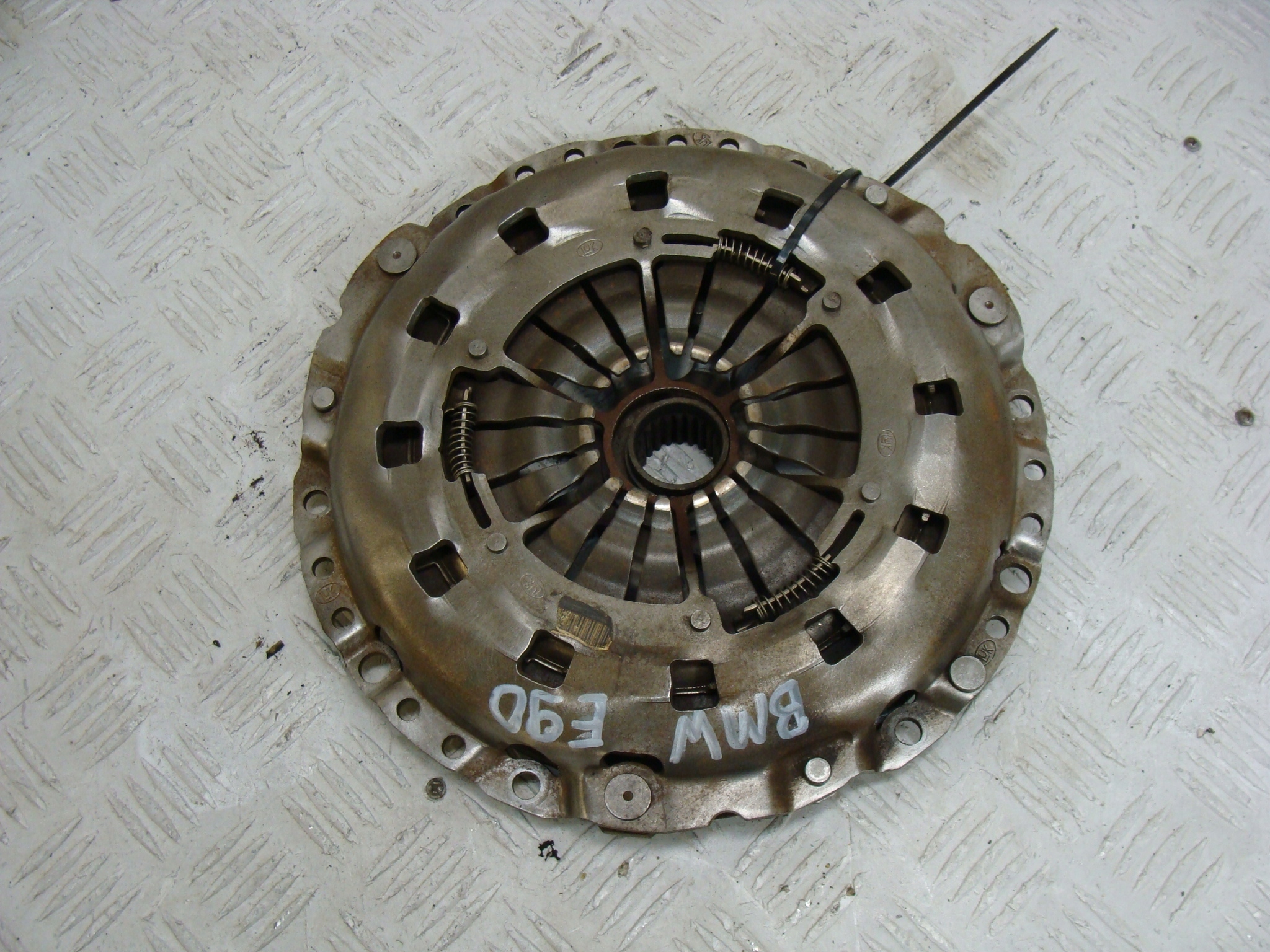 BMW E90 2.0i N45 DOCISK SPRZĘGŁA LUK