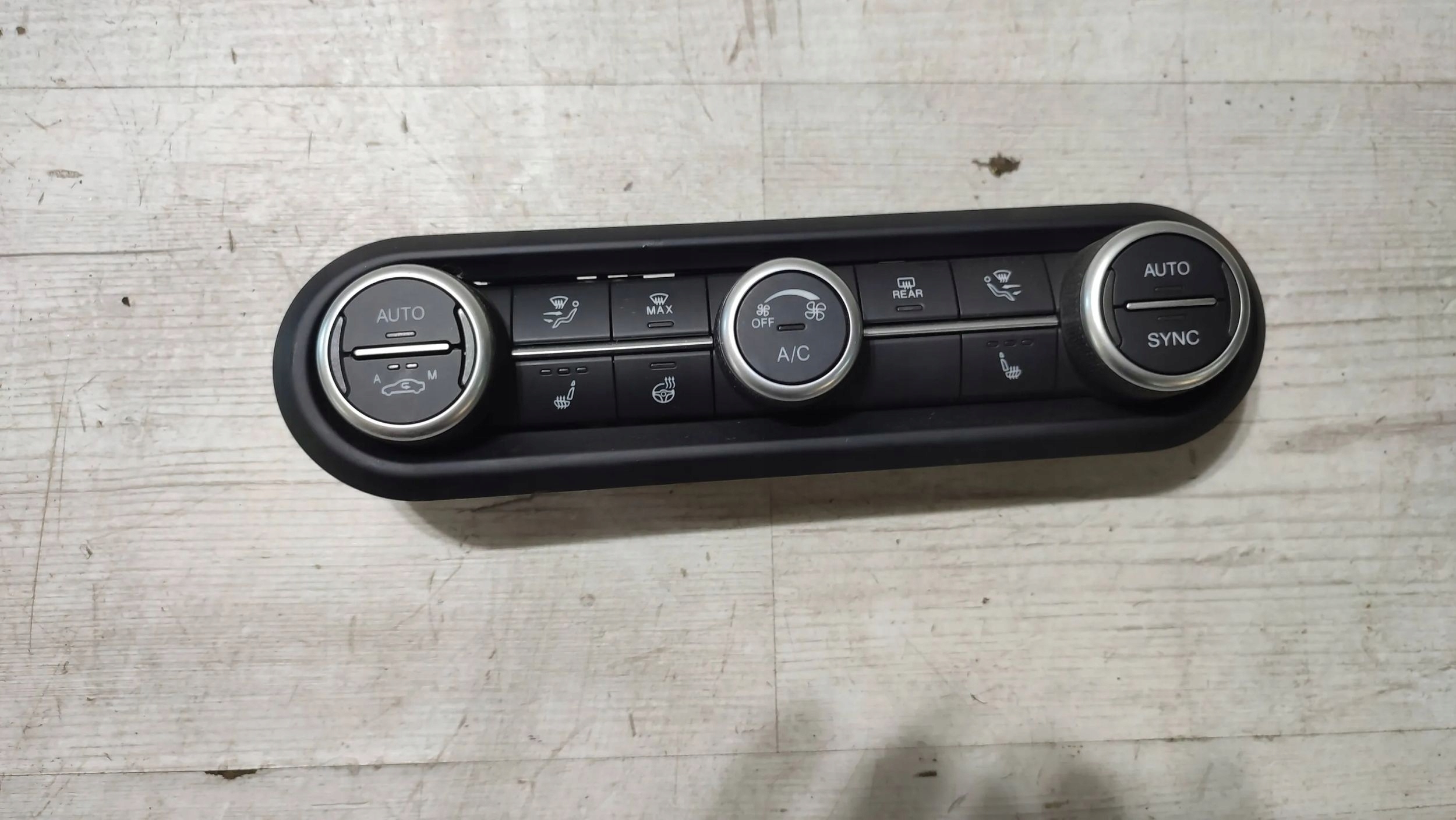 Unite commande clima Alfa Romeo Stelvio 01561506110