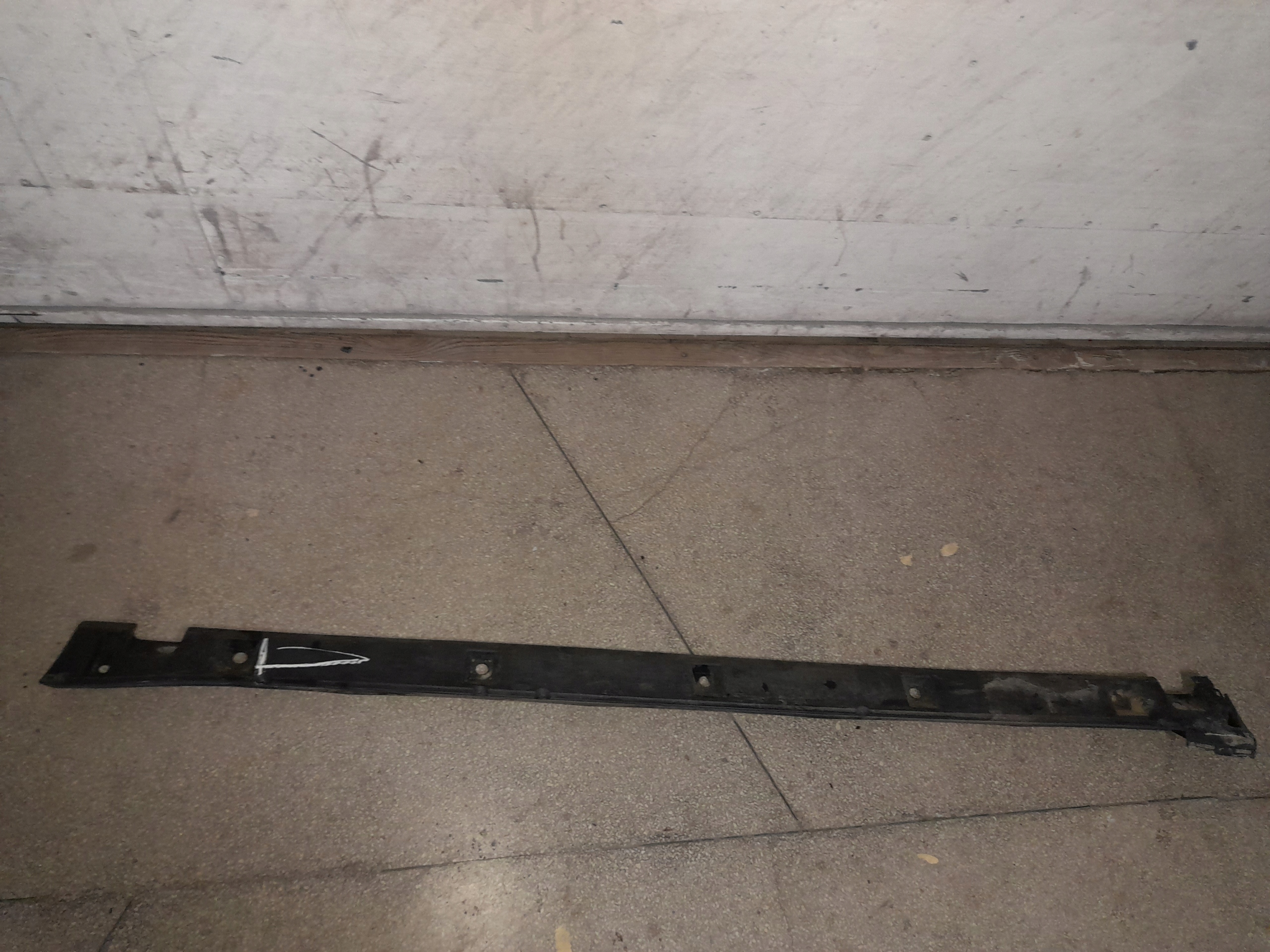 77661-65J0 - Suzuki Grand Vitara 06-накладка на левый порог