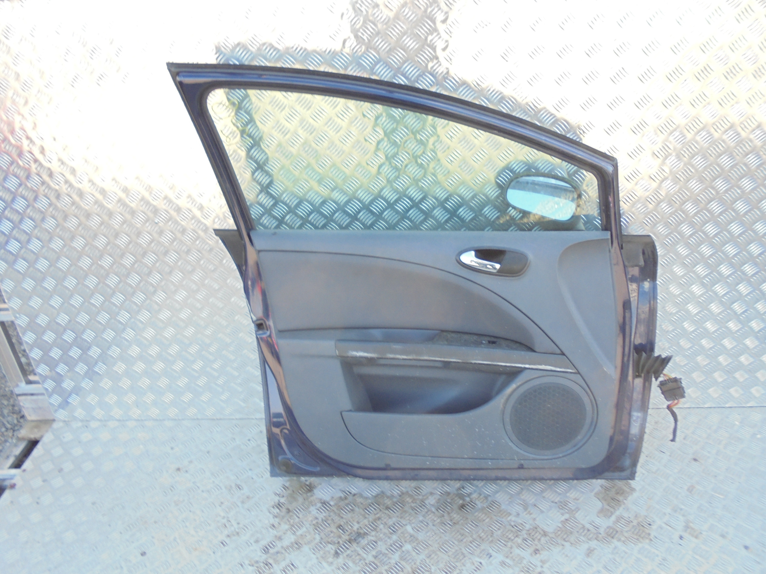 1248. DRZWI PRZEDNIE LEWE SEAT LEON II LW54 Producent części SEAT OE