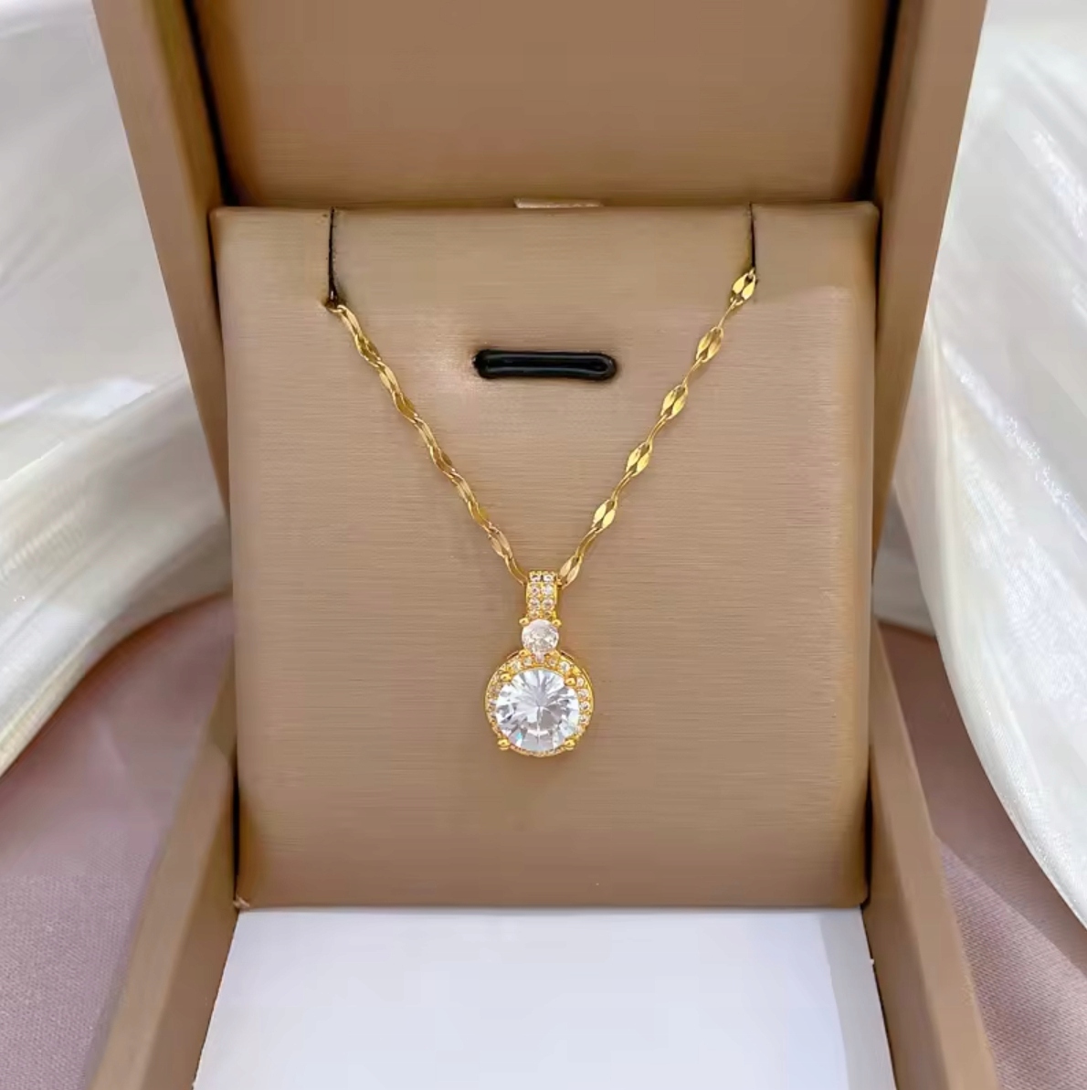 Zlatý náhrdelník s velkým diamantem a kubickým zirkonem Zirkon nerezová Ocel