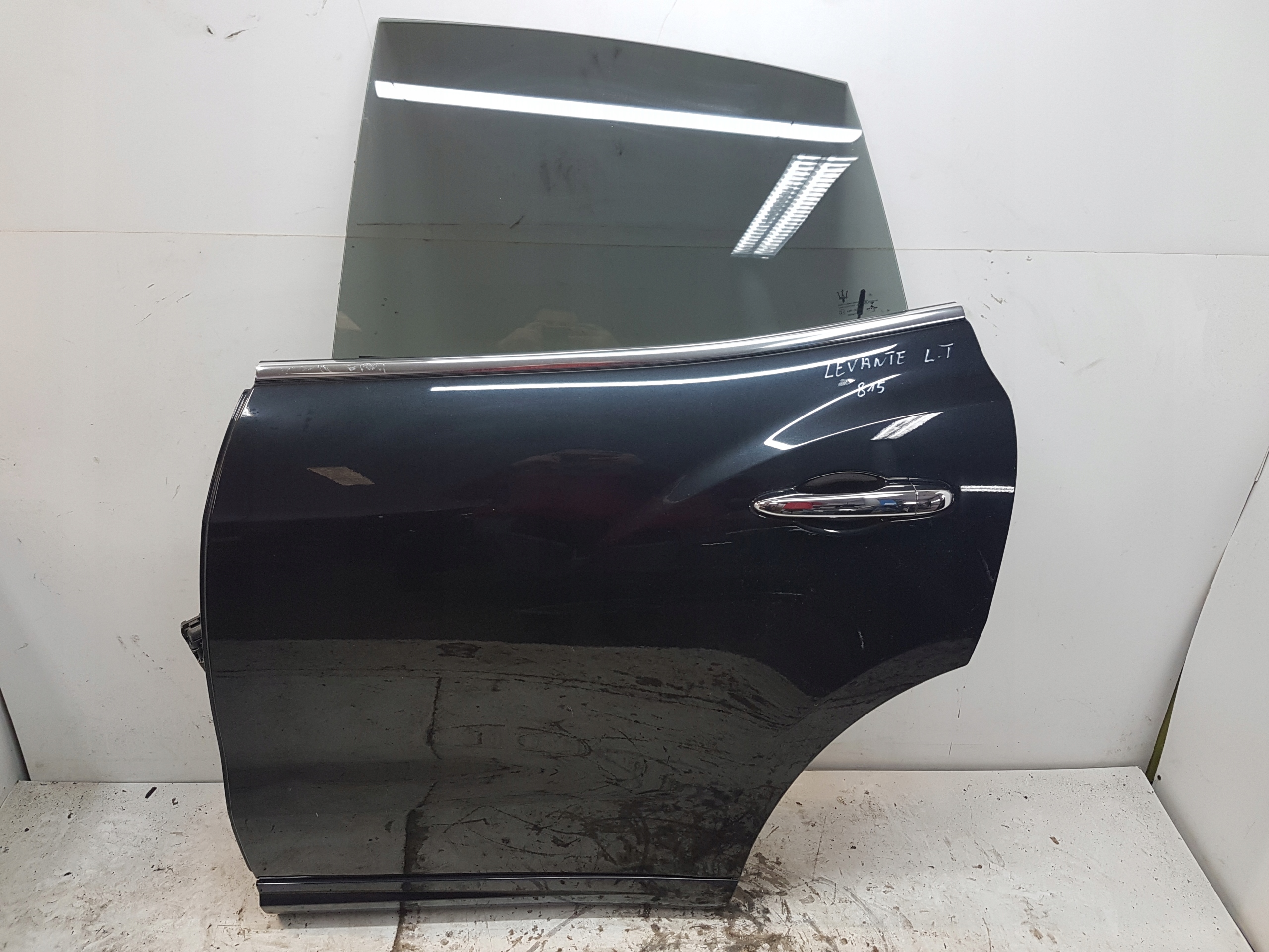 MASERATI LEVANTE door left rear part rear. 815
