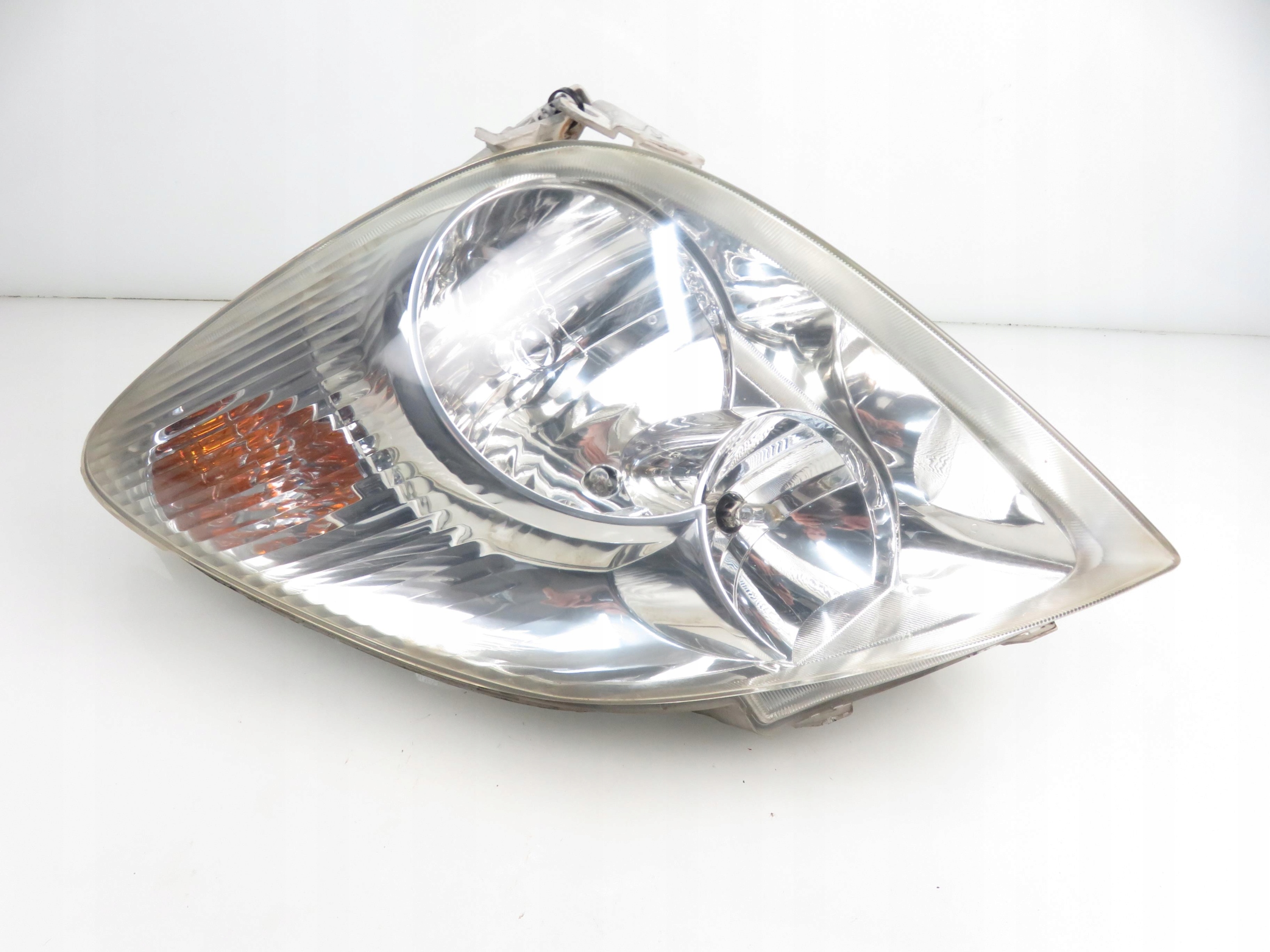 ФАРА ПРАВА ПЕРЕДНЯ TOYOTA COROLLA Verso E12 2002