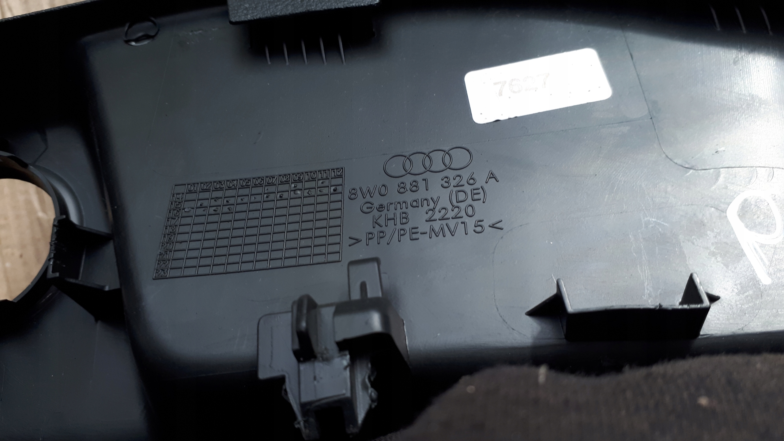 A4 B9 8W Blende Abdeckung SITZ rechts 8W0881326A A5 8W