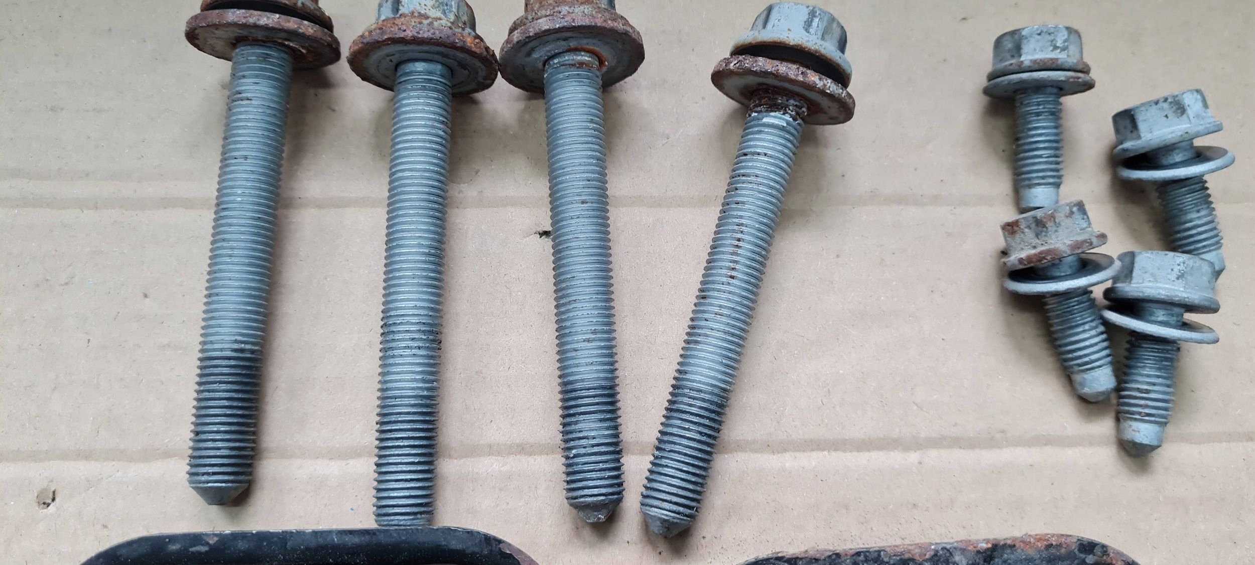Q3 83A screws screw springing front SANEK axle beam siders KOMPLET