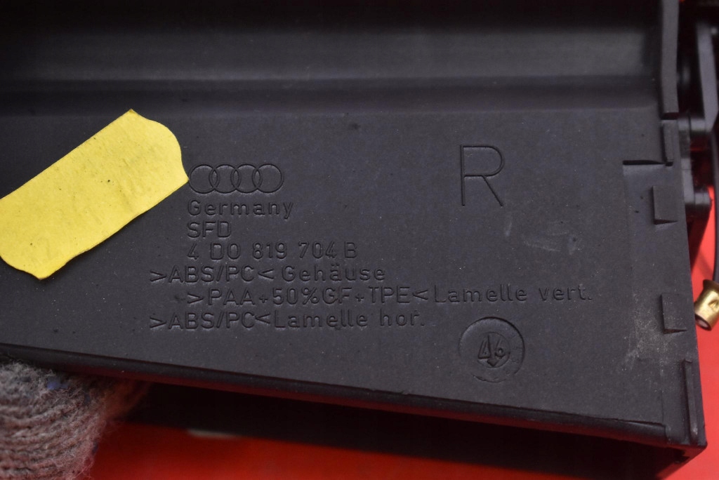 grid air conditioning devices right rear part 4D0819704B AUDI A8 D2 94-99
