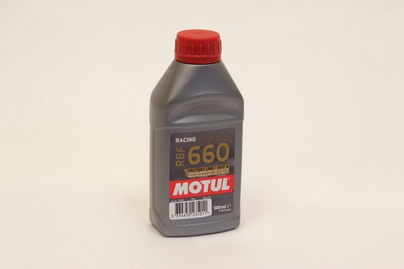

Sportowy płyn hamulcowy Motul Rbf 660 Dot 4 0.5L