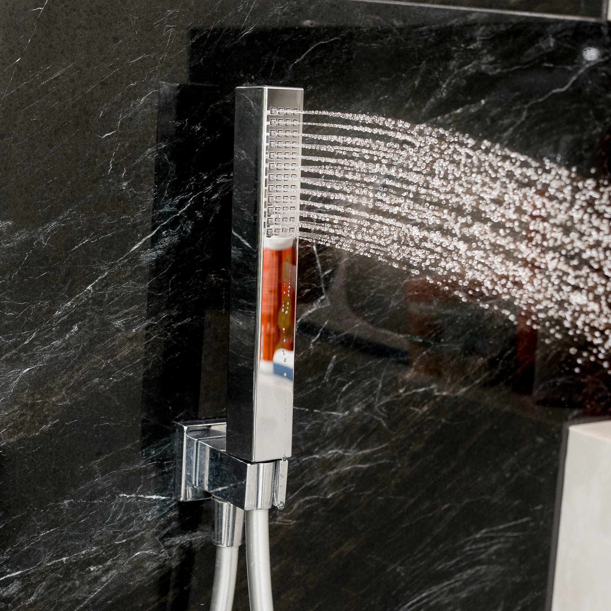 NOWOCZESNA SŁUCHAWKA PRYSZNICOWA KARO CHROM 1F ANTI-CALC SLU-40 Linia SŁUCHAWKA PRYSZNICOWA KARO CHROM 1F