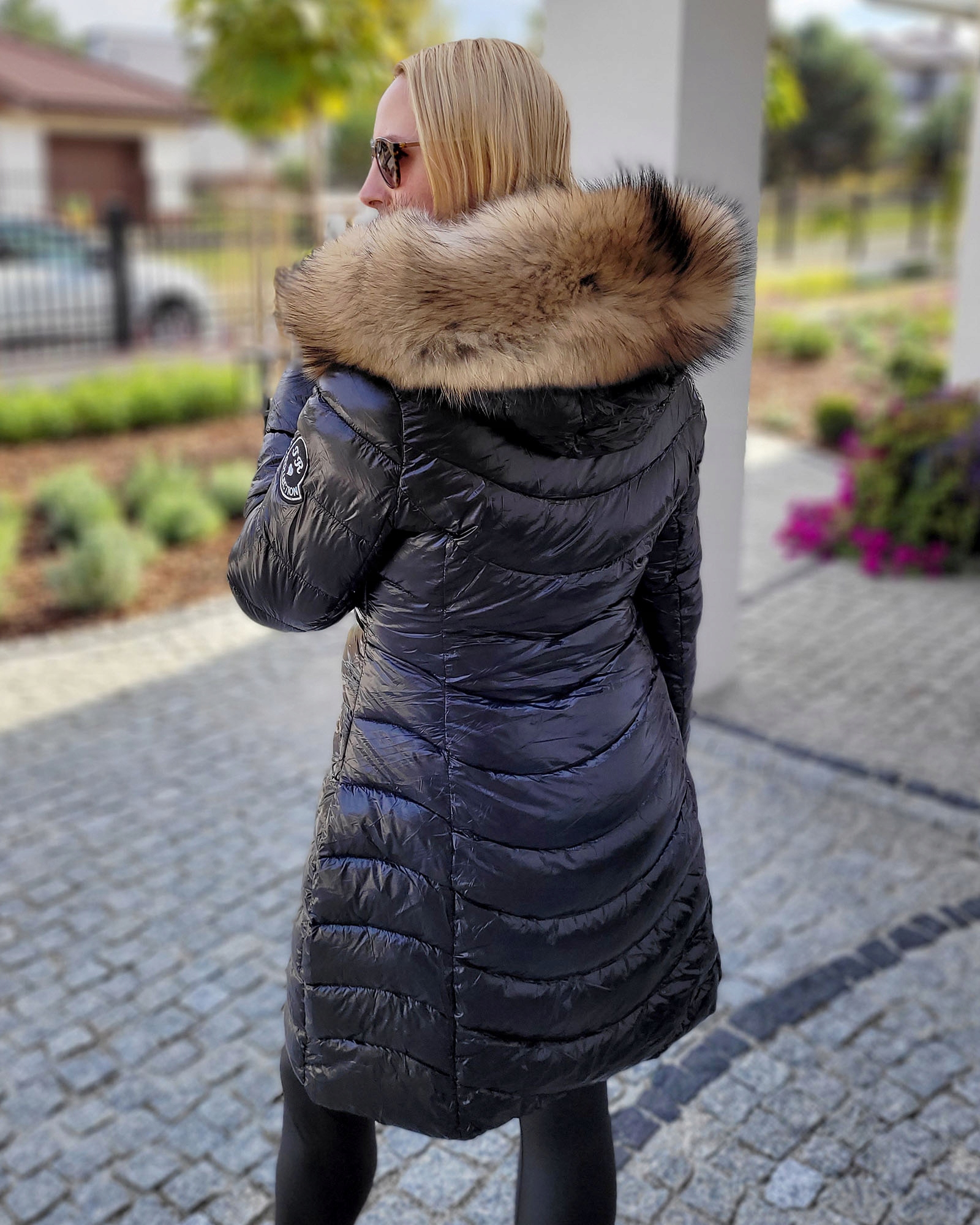 Pikowany płaszcz damski z kapturem z futrem jenota 11394799748 - Allegro.pl