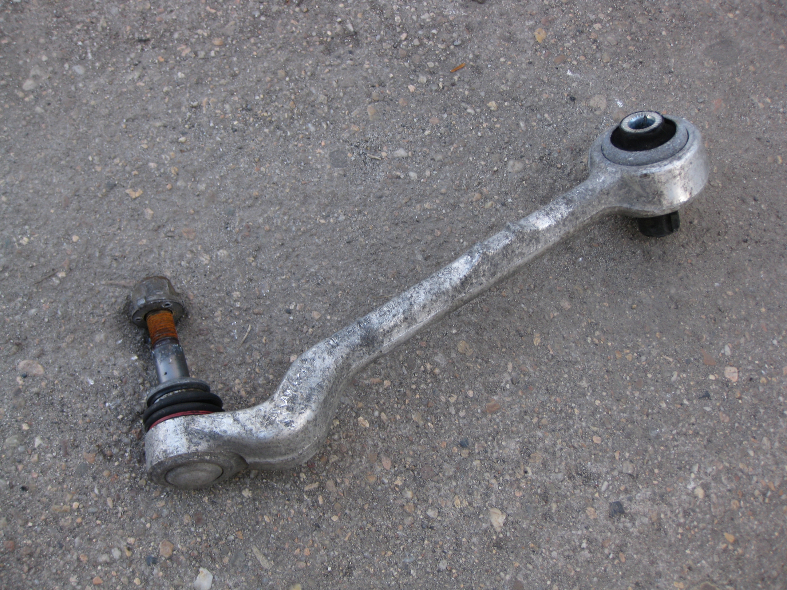 BMW E87 2.0D 08R arm left front 6763699