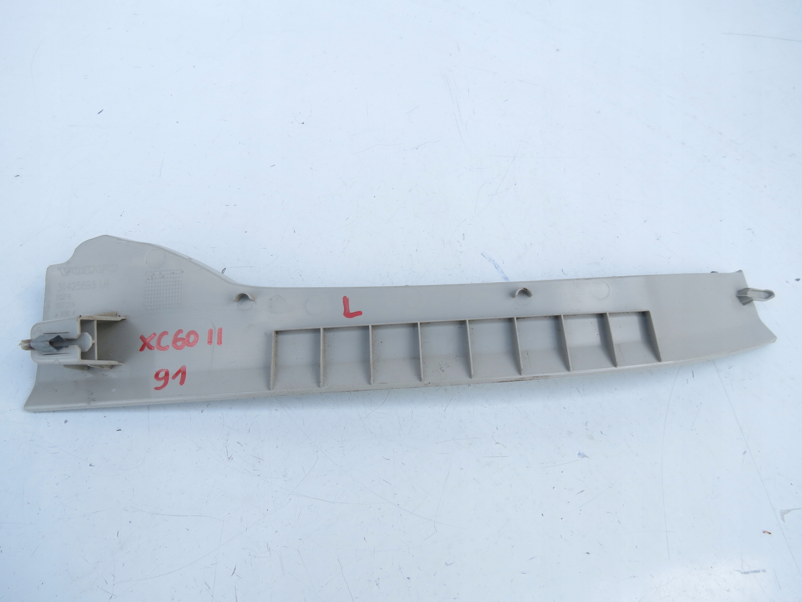cover moulding SLUPKA A left front VOLVO XC60 II