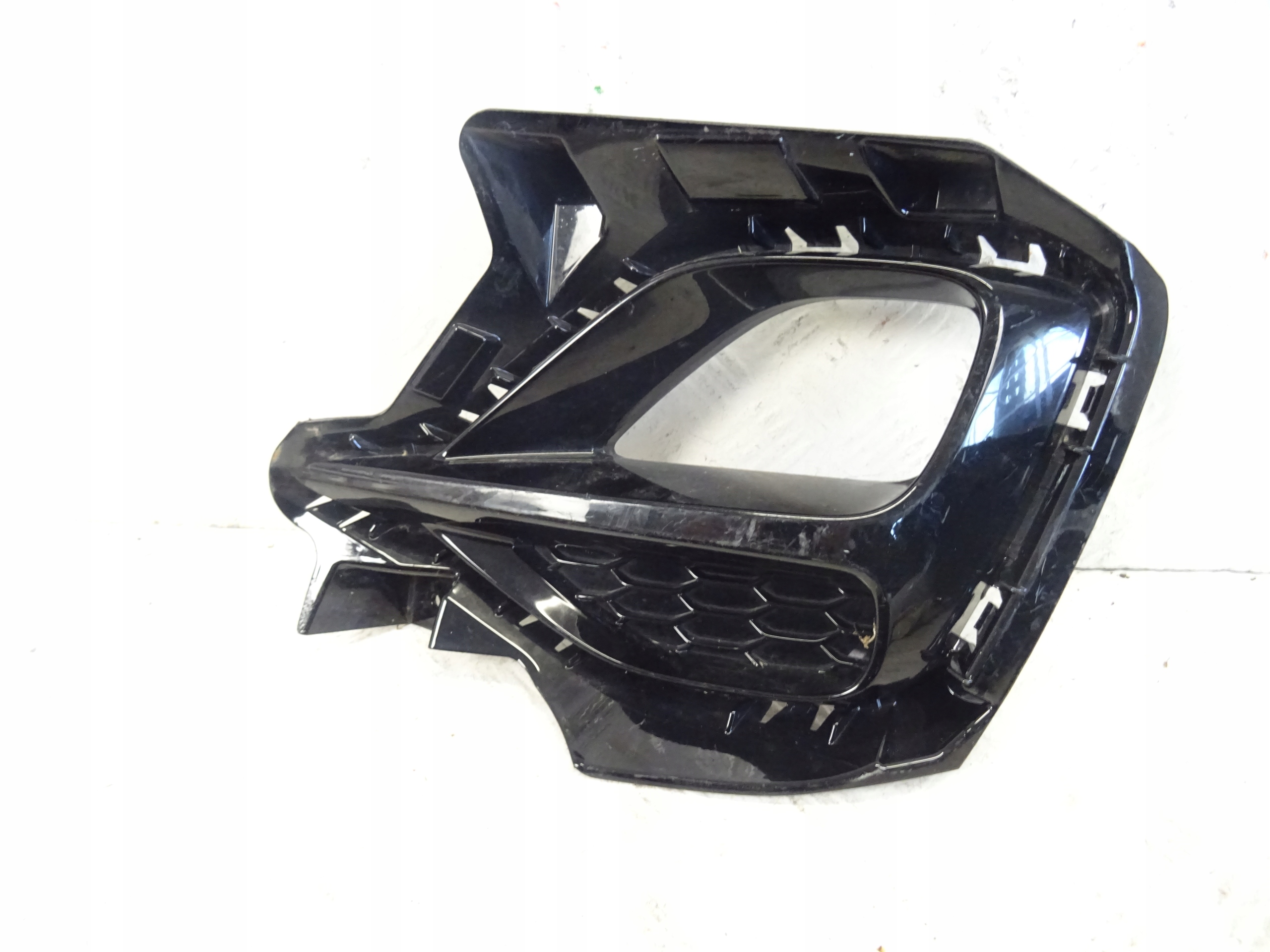 grid of a bumper front front right MG ZS LIFT 10694866
