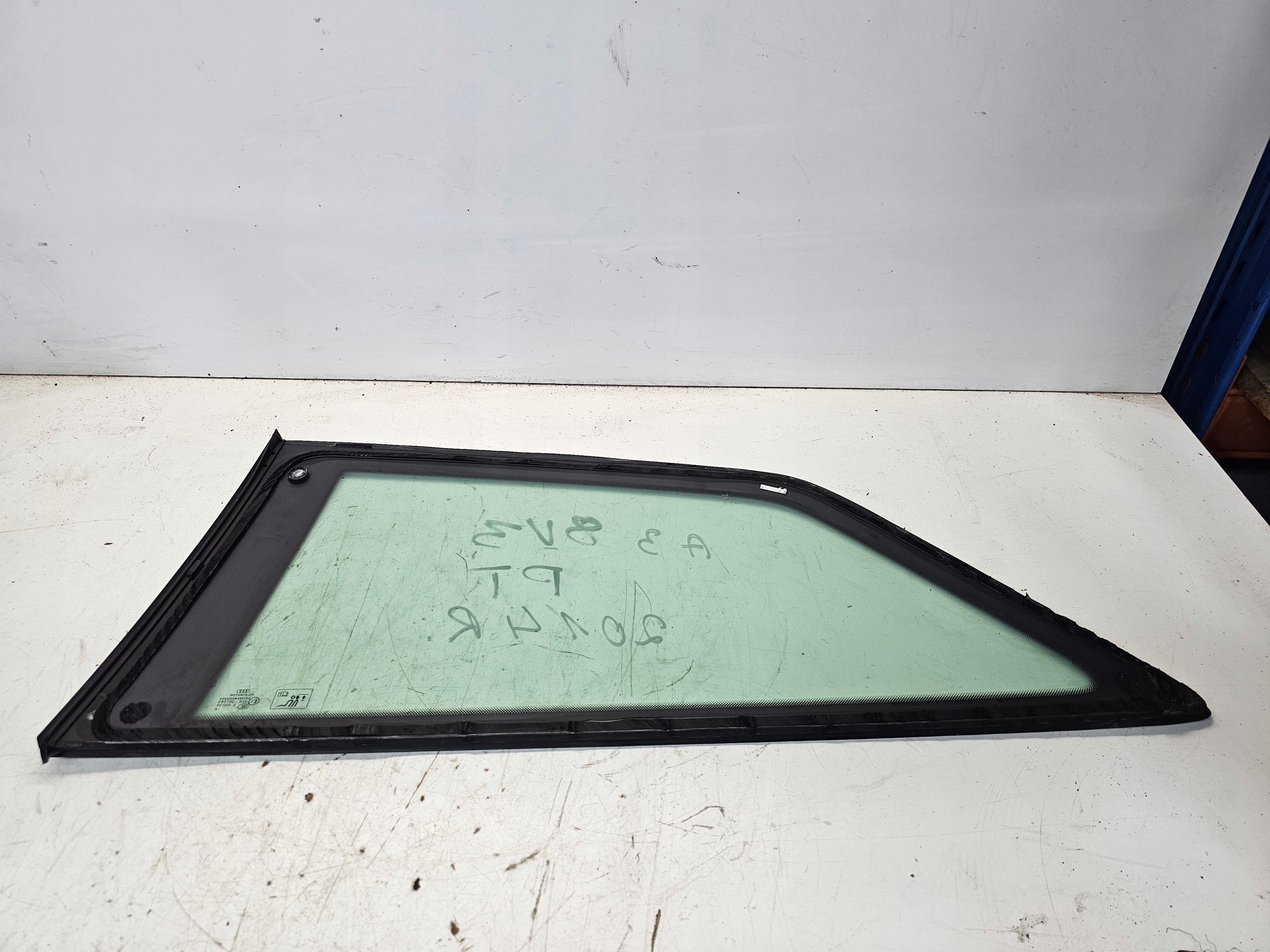 window bodywork right rear part below LISTWE CHROM AUDI A3 8V3 3 door 2014R