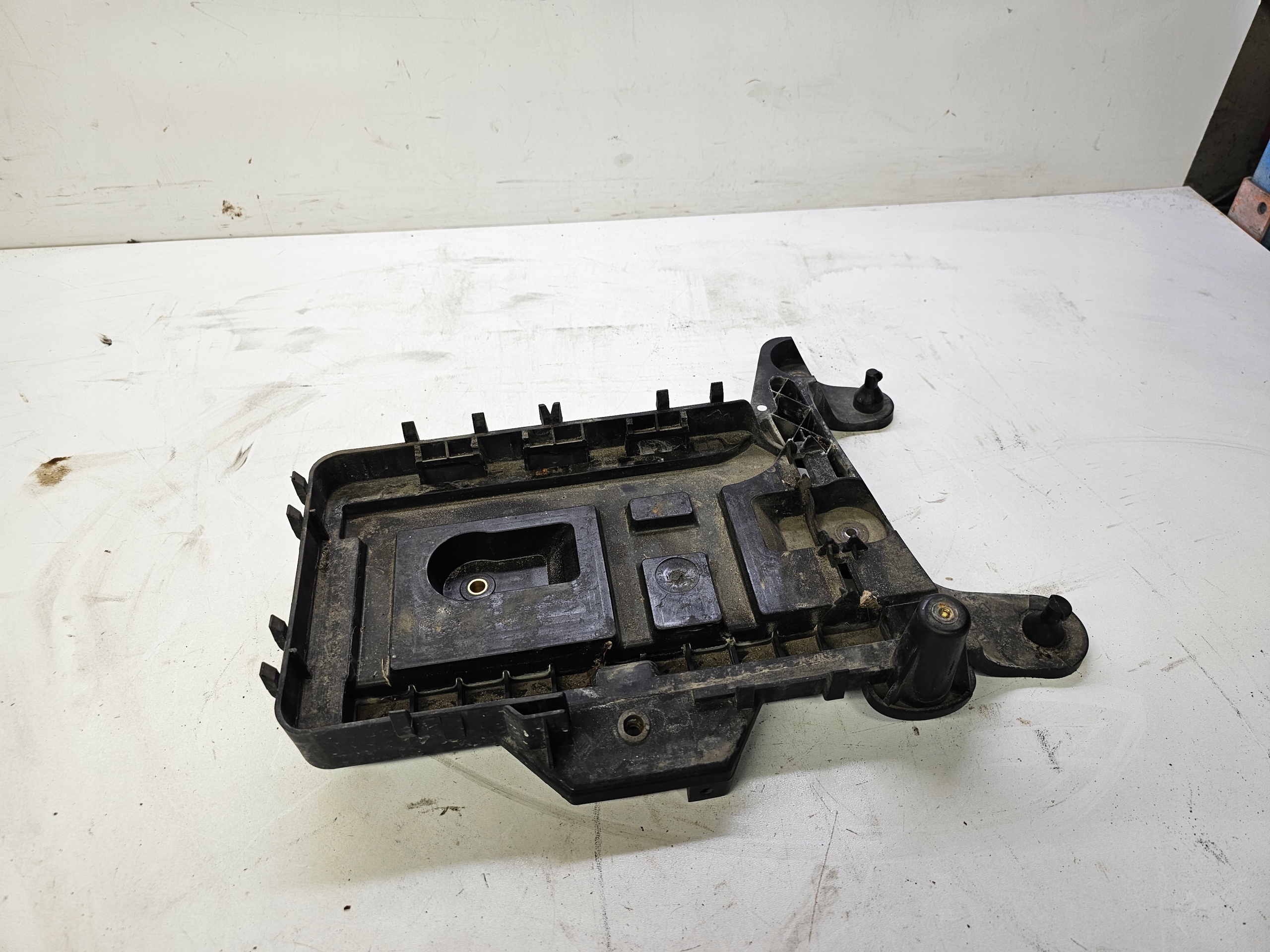DRŽAČ AKUMULATORA AUDI VW SEAT 1K0915333C
