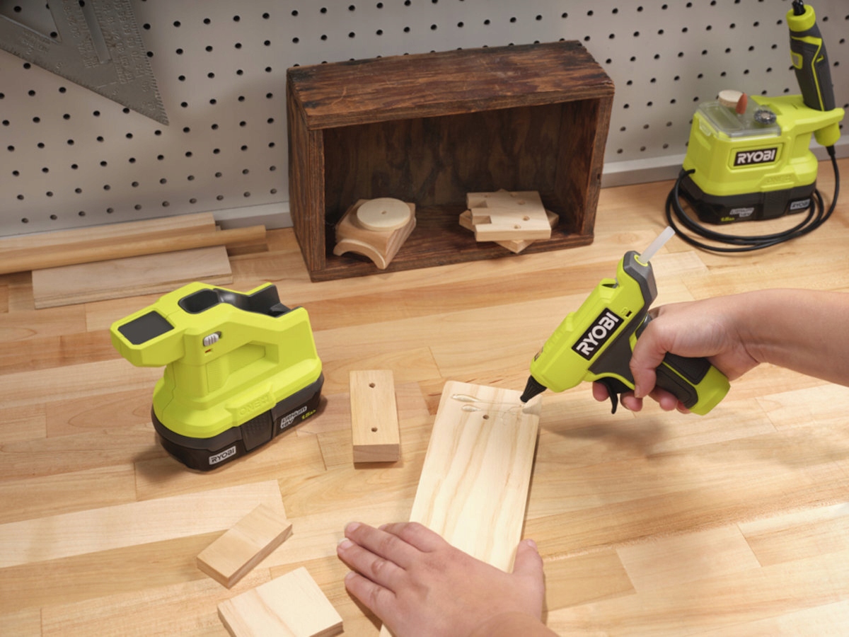 Pistolet do kleju RYOBI RGLM18-0 Zasilanie akumulatorowe