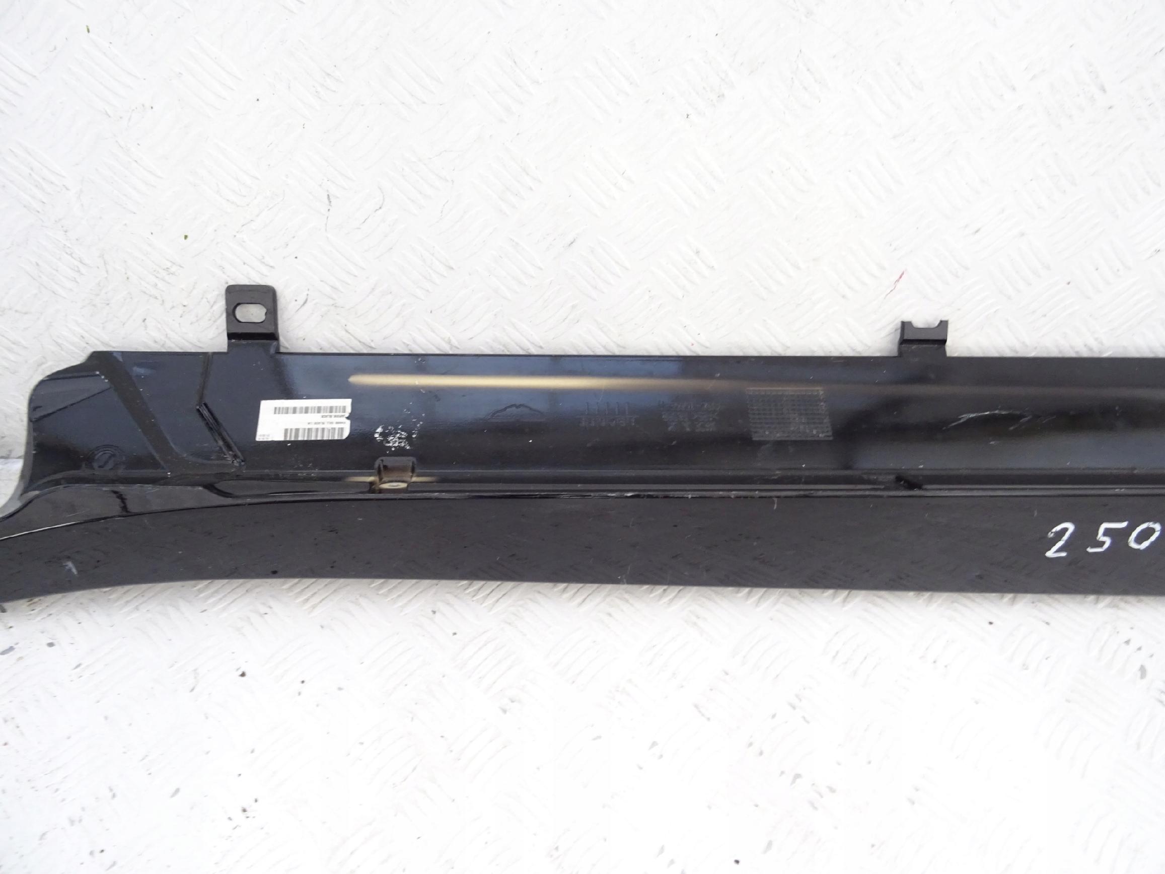 Aston Martin Vantage 18- moulding threshold threshold left