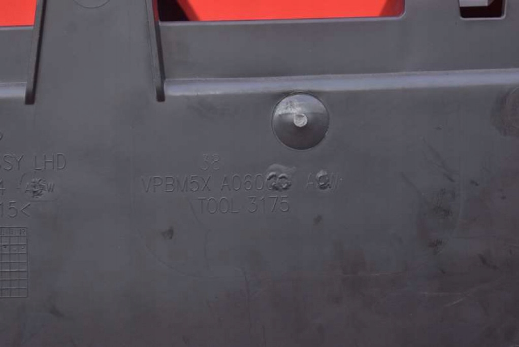 бардачок пассажира европа BM51A06044 FORD Focus MK3 11-15