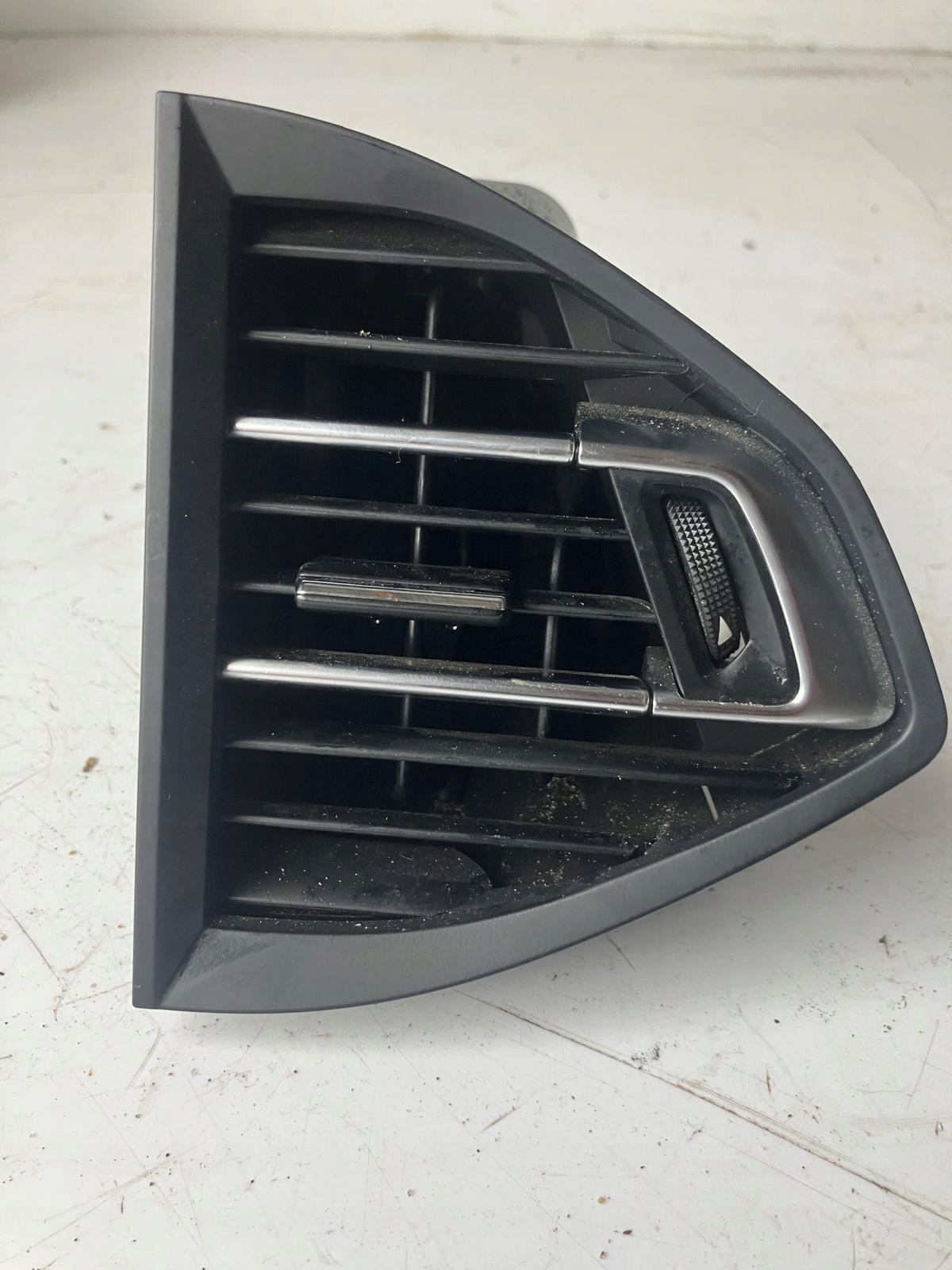 grid air conditioning devices right central PEUGEOT 308 T9 96782700