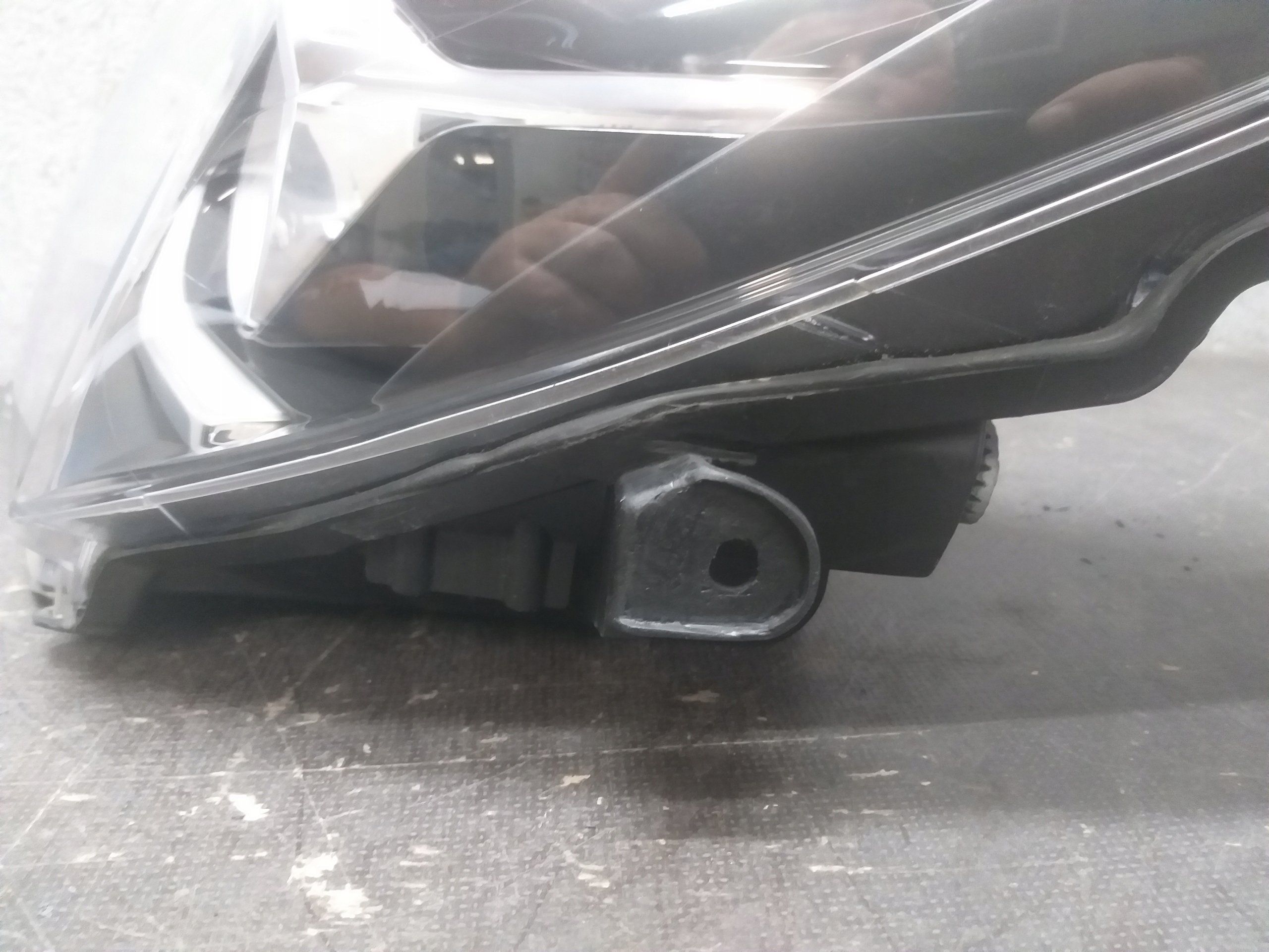 light front left TOYOTA YARIS III 3 LIFT 17- lens