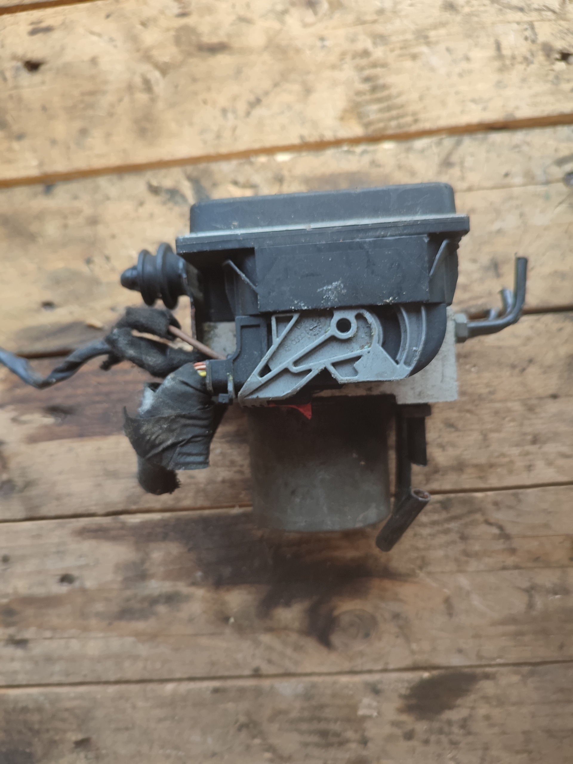 pump control unit ABS AUDI A4 B8 A5 8T 1.8 2.0 TFSI CDH 8K0907379BB