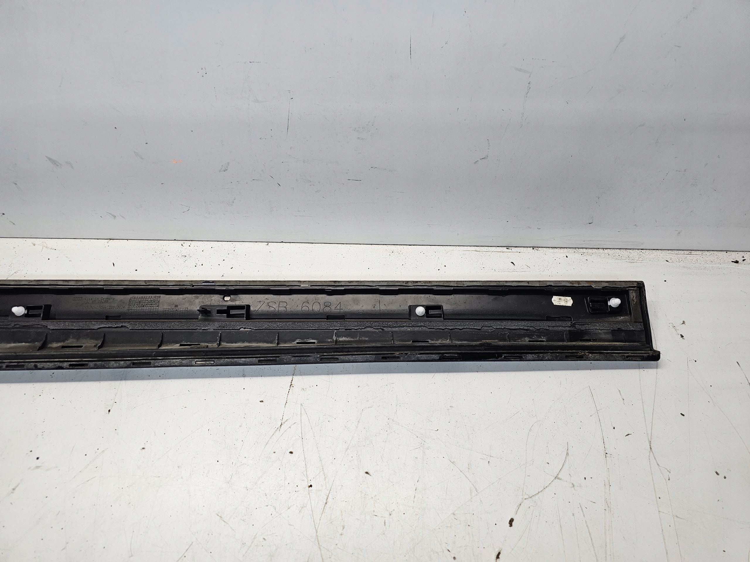 moulding lower door left front AUDI Q5 8R 8R0853959E LZ5A