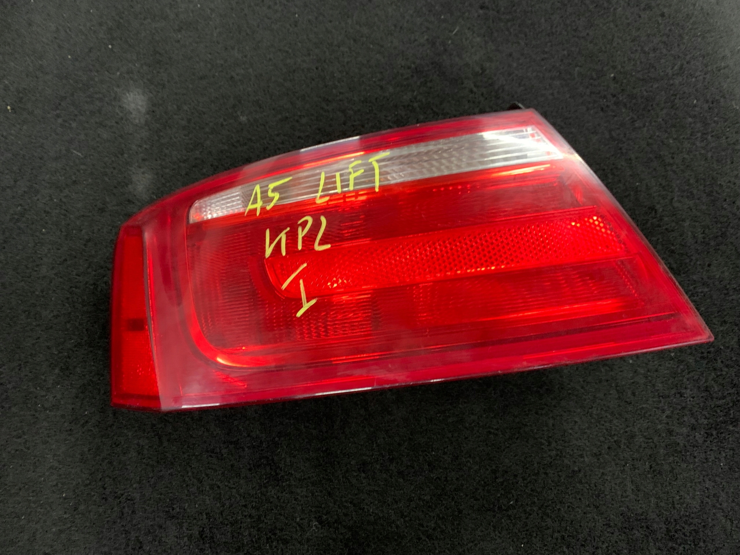 Audi A5 lampa lewa tylna 8T0945095F