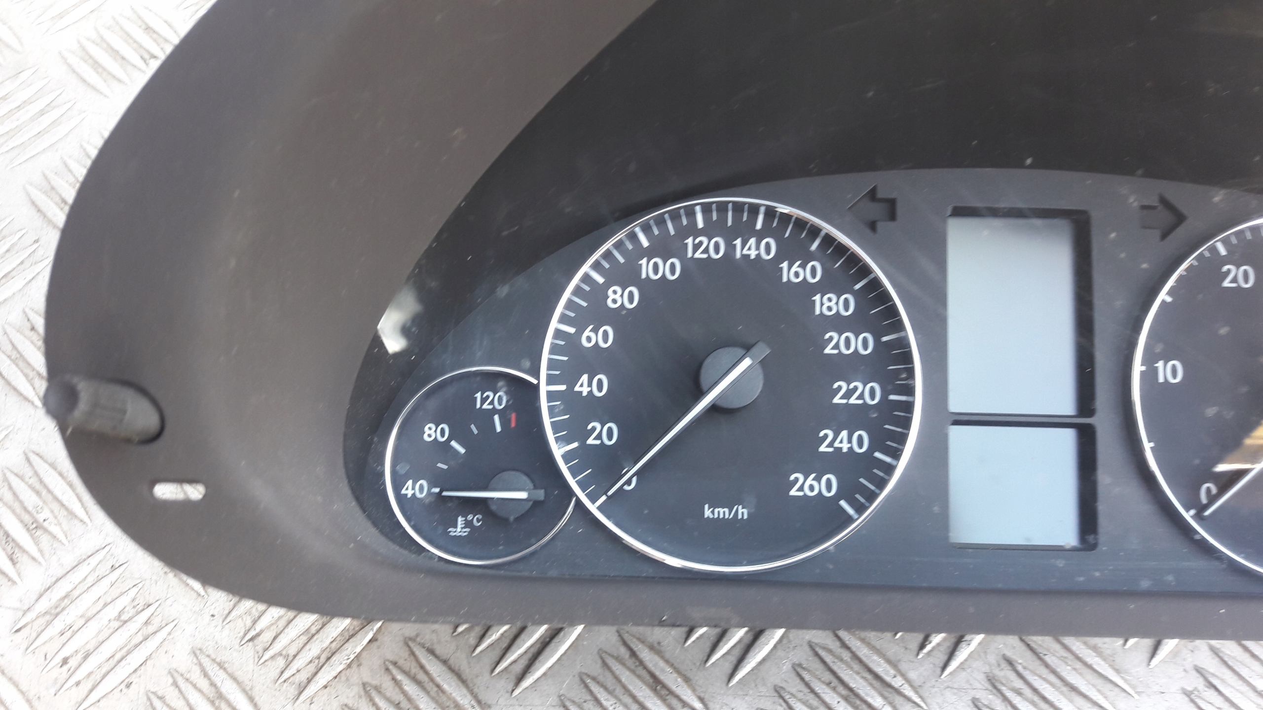 MERCEDES W203 2.2 CDI dials clock 2035409547