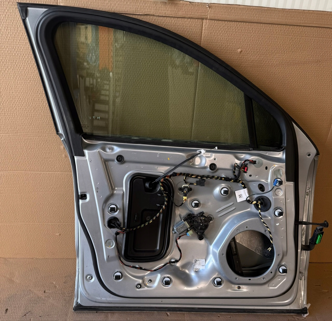 IDEALNE door front front left PORSCHE MACAN colour M7U 1