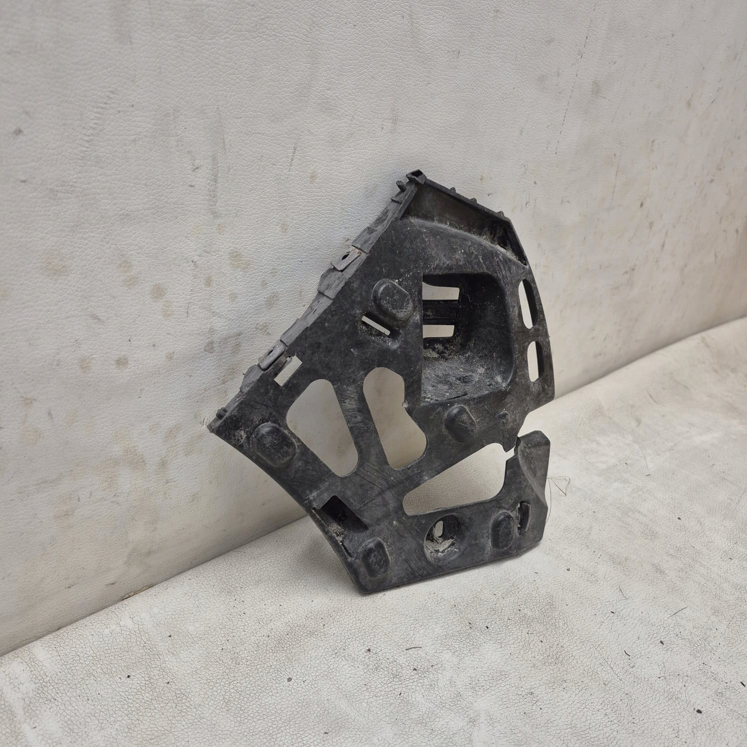 PEUGEOT 207 06-12 Support plaque Support Droite Avant Avant