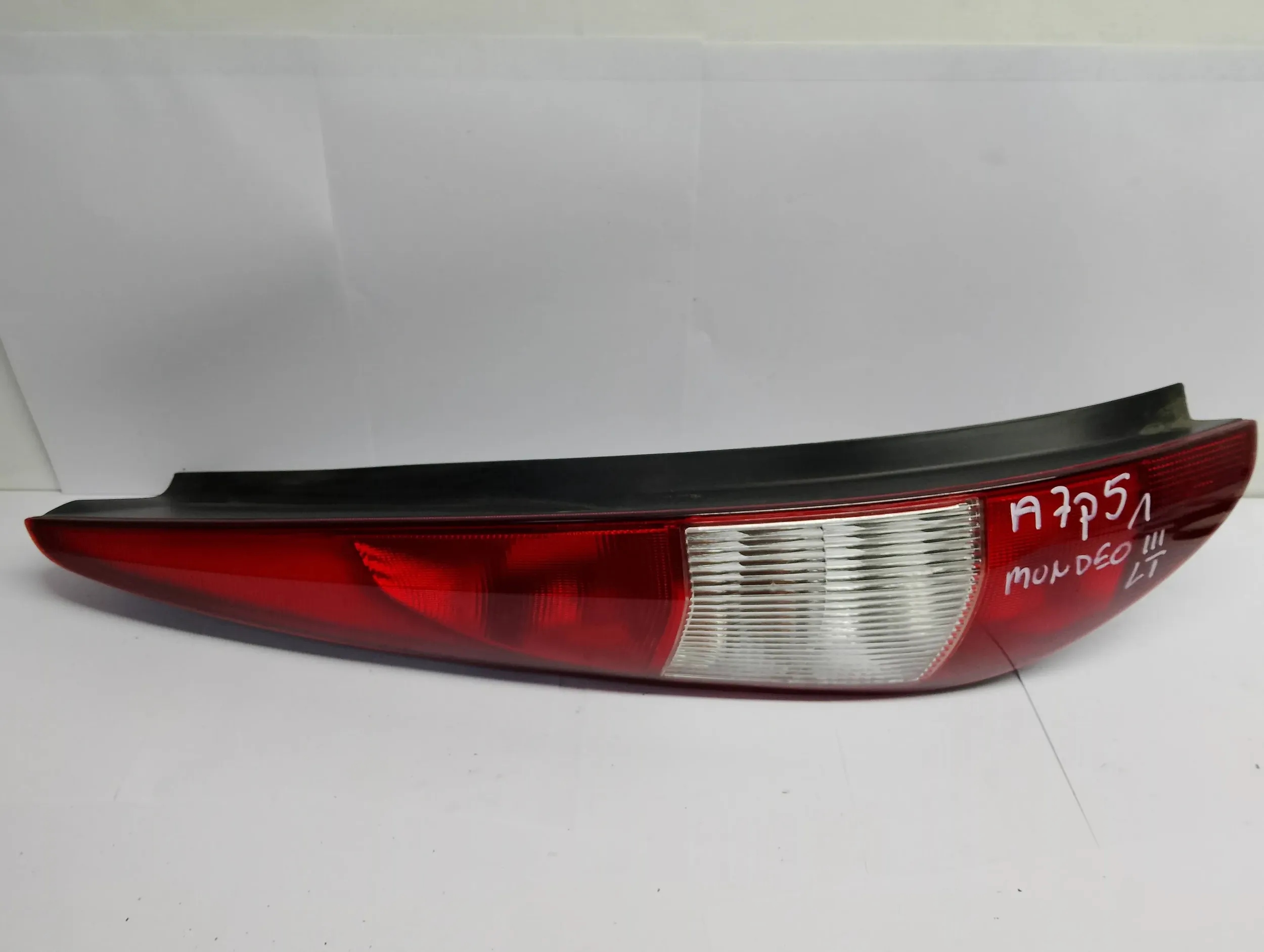 Ford Mondeo Mk III 2002 lights rear. 1S7113405C