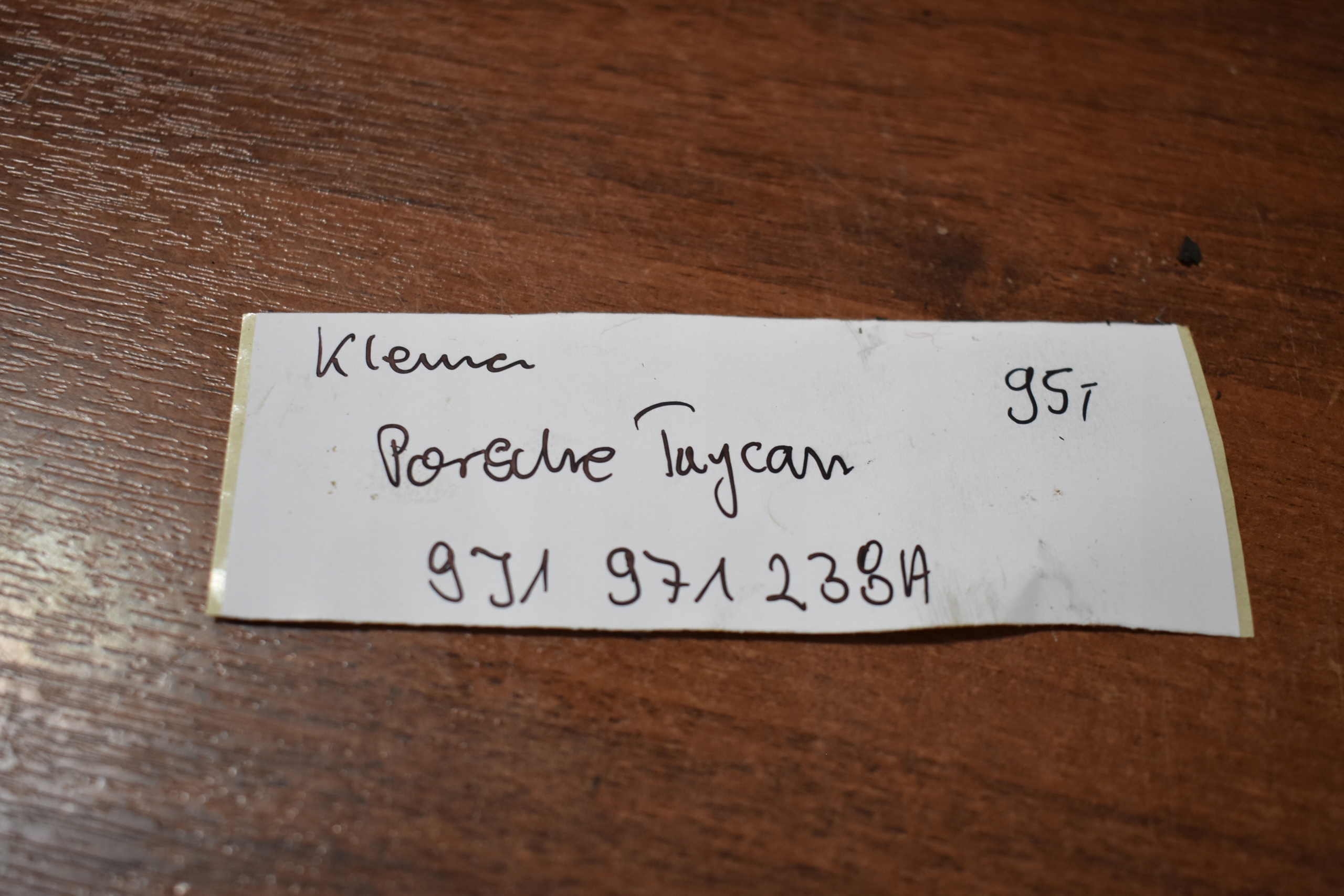 Borne PORSCHE TAYCAN 1