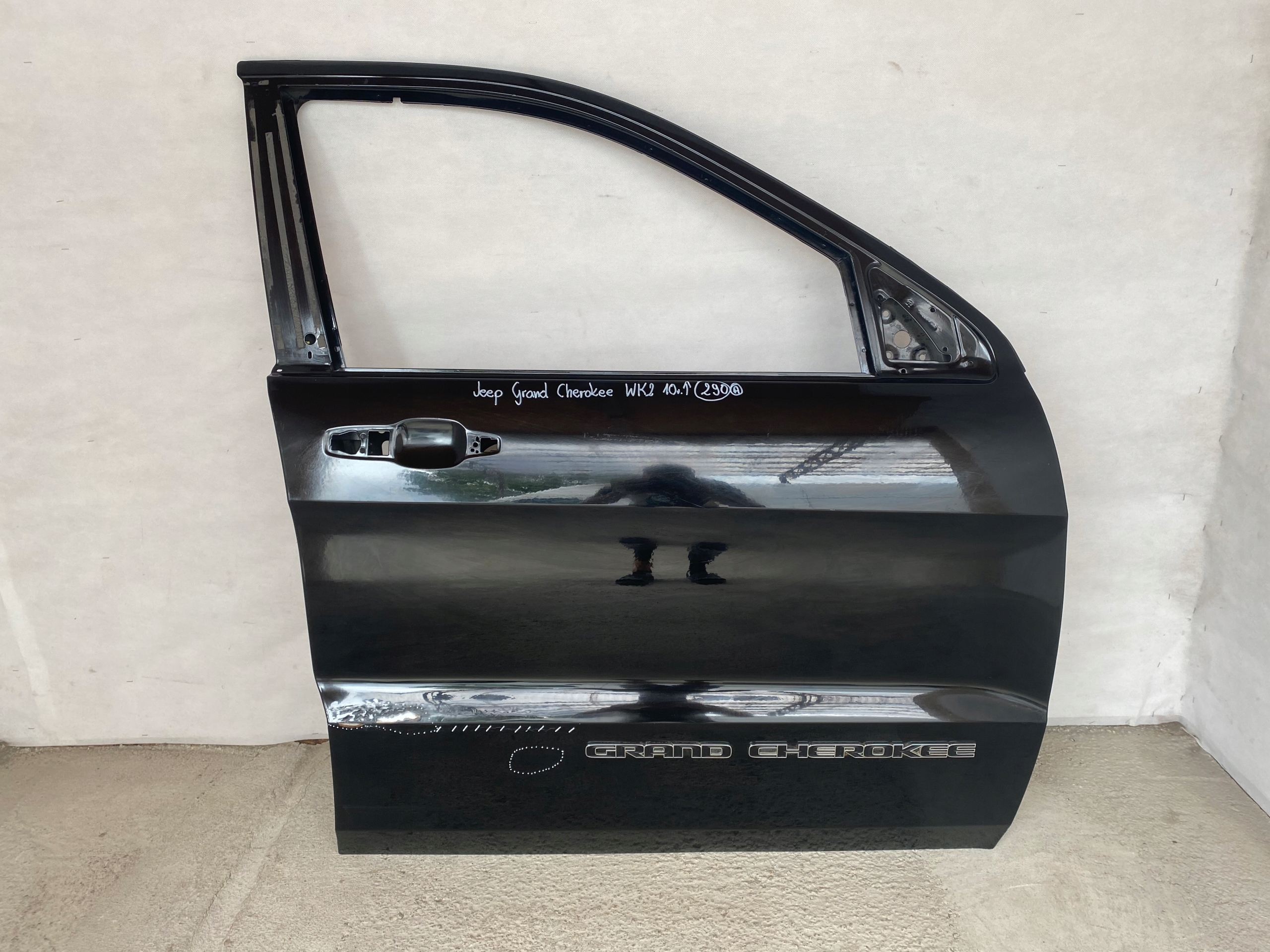 JEEP GRAND CHEROKEE WK2 DRZWI PRAWE PRZÓD POZNAŃ