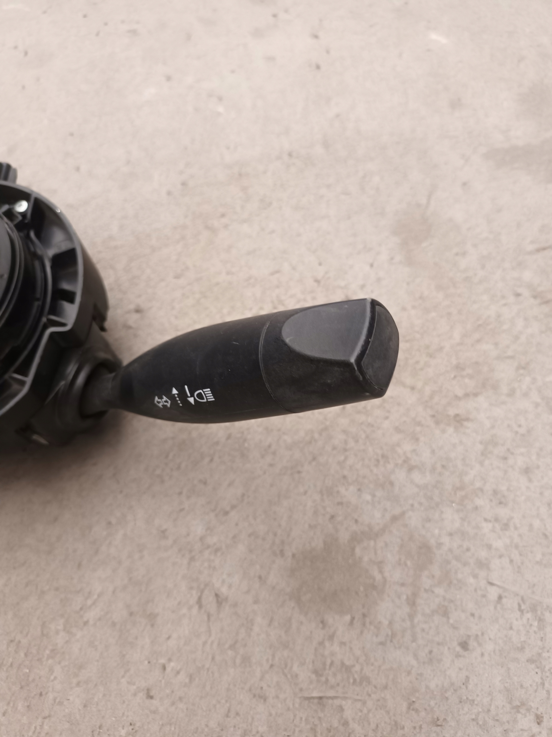 CHRYSLER 200 15- переключатель подрулевой 299132467