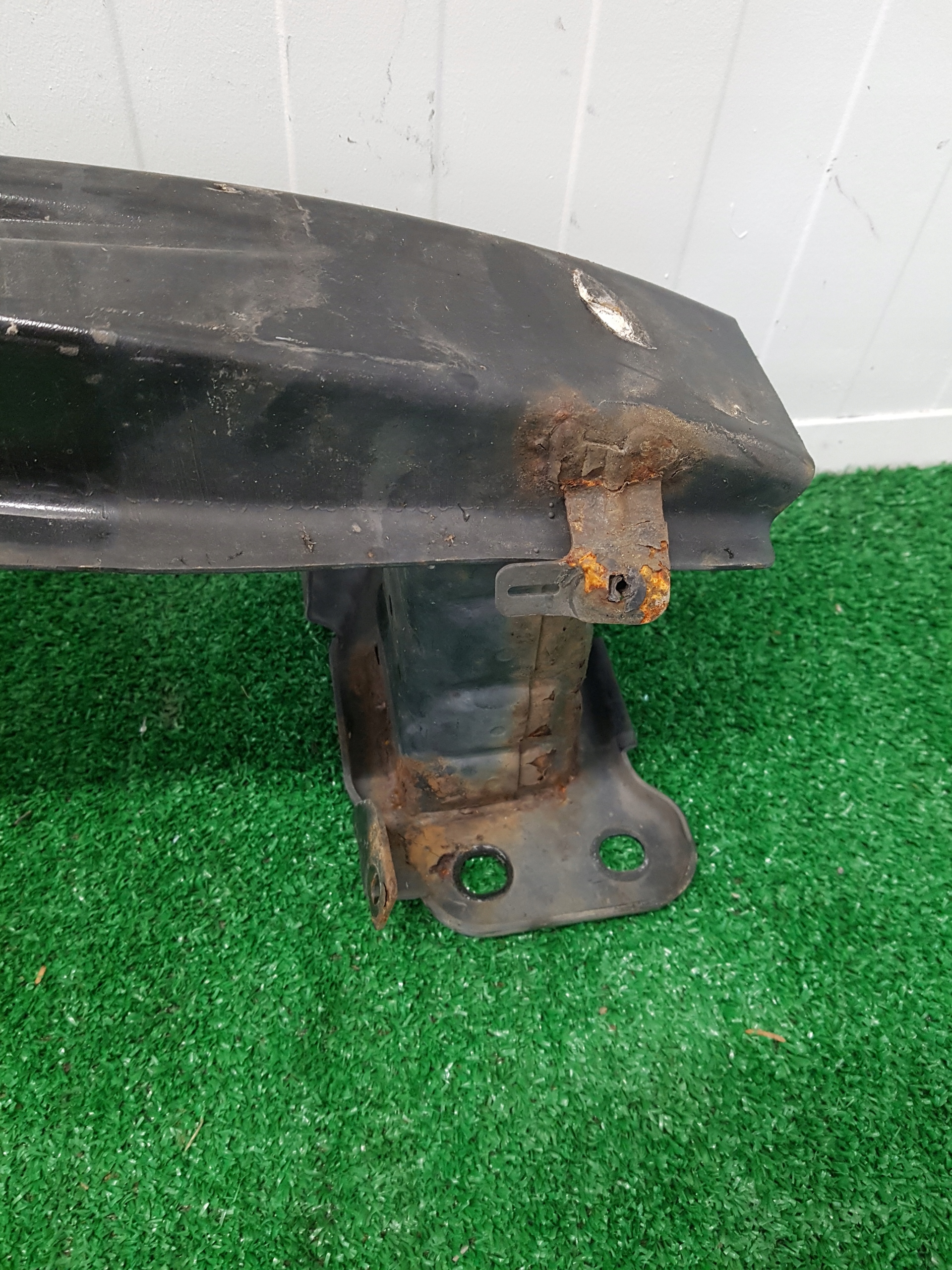 sider below front bumper SKODA SUPERB 2 3T0807109C